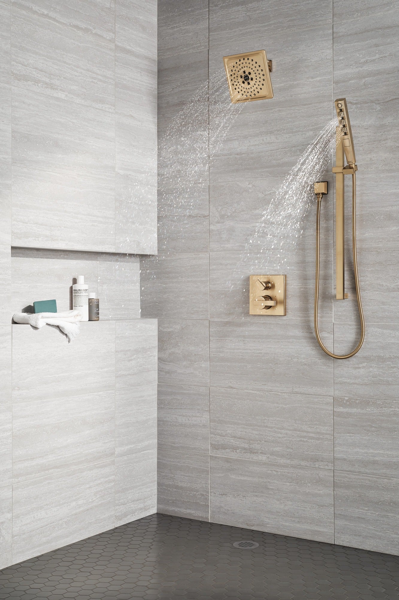 Delta Universal Showering Components H2OKinetic® 3-Setting Raincan Shower Head (Recertified)