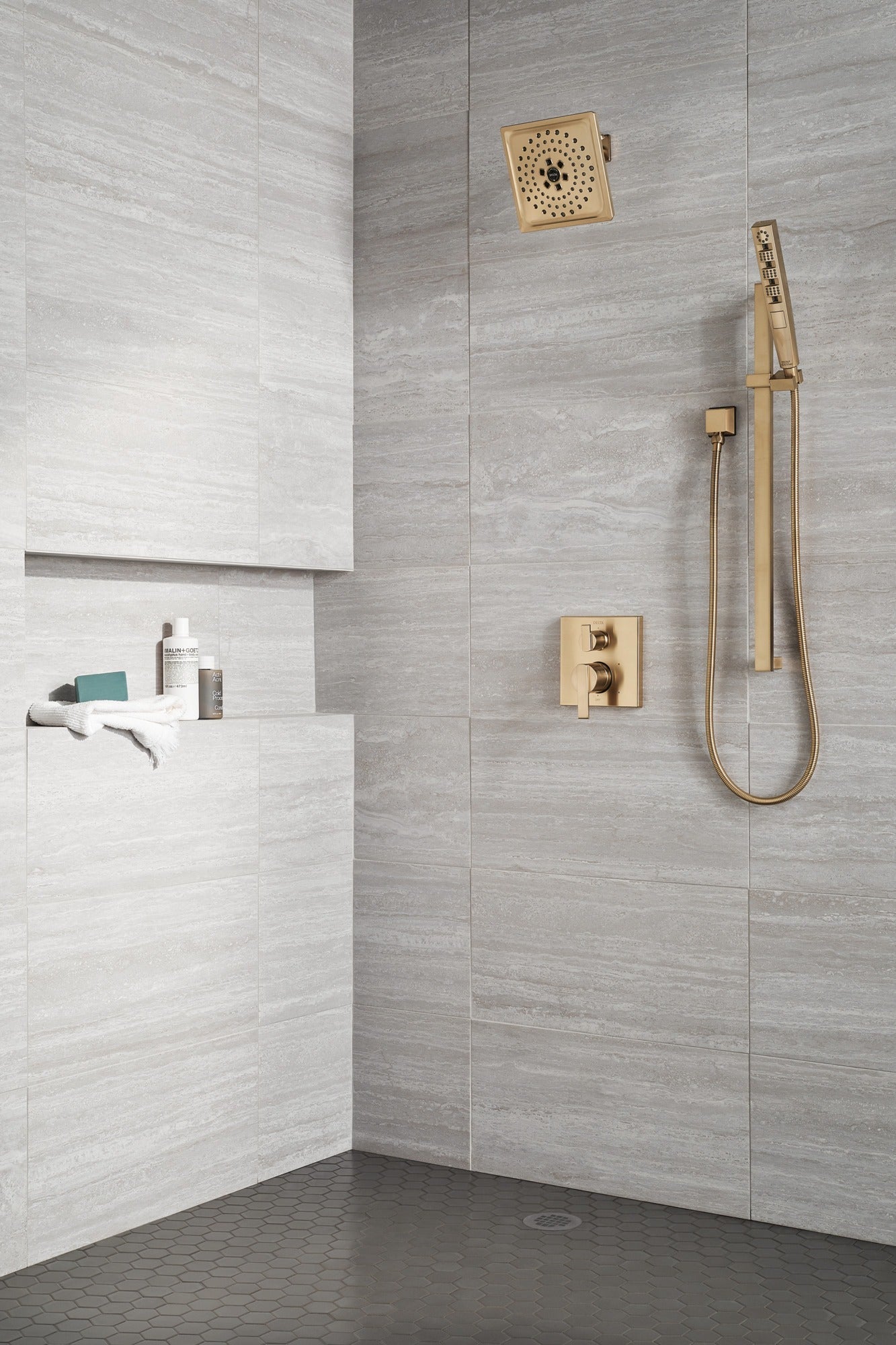 Delta Universal Showering Components H2OKinetic® 3-Setting Raincan Shower Head (Recertified)
