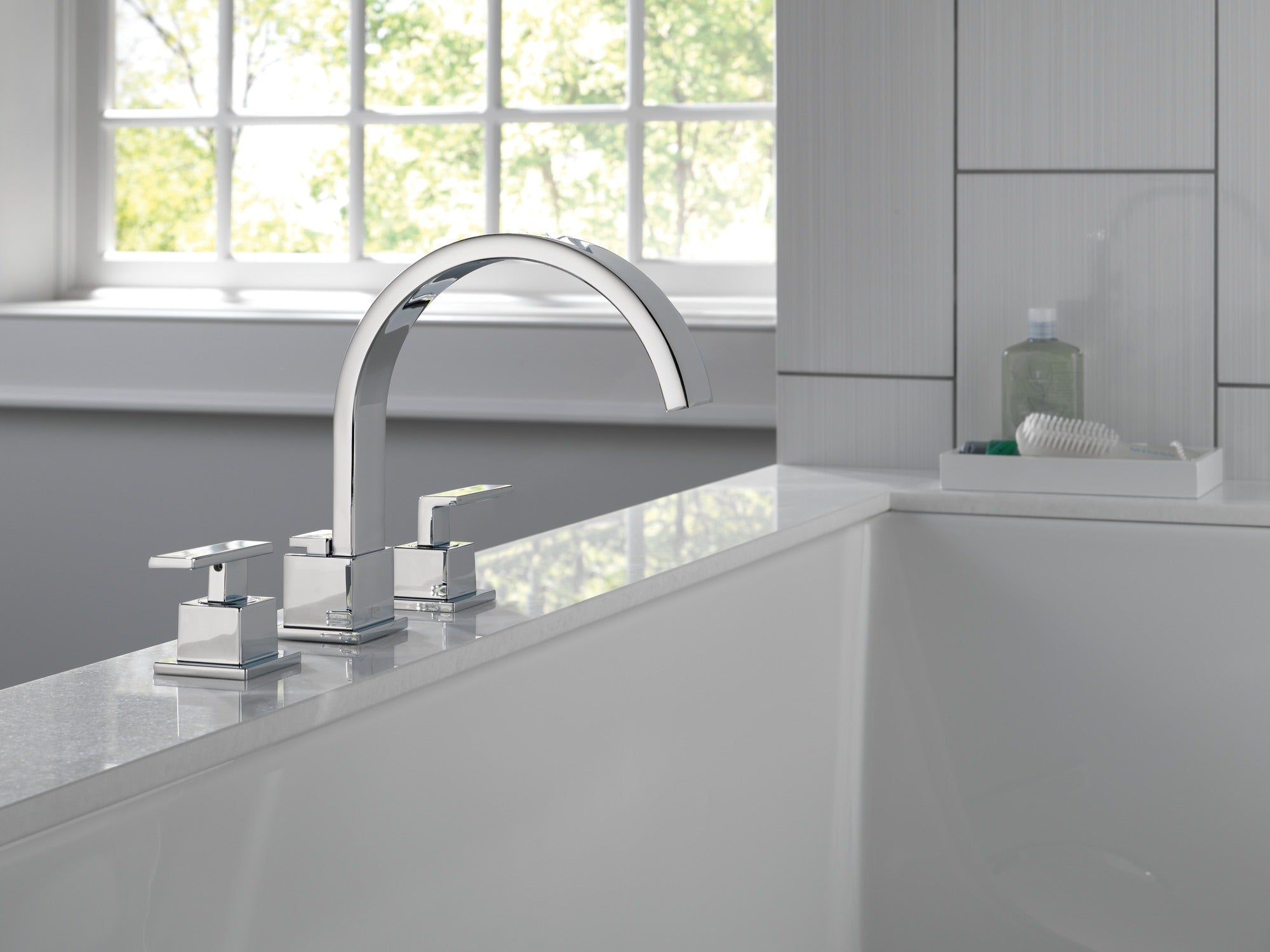 Delta Vero® Roman Tub Trim