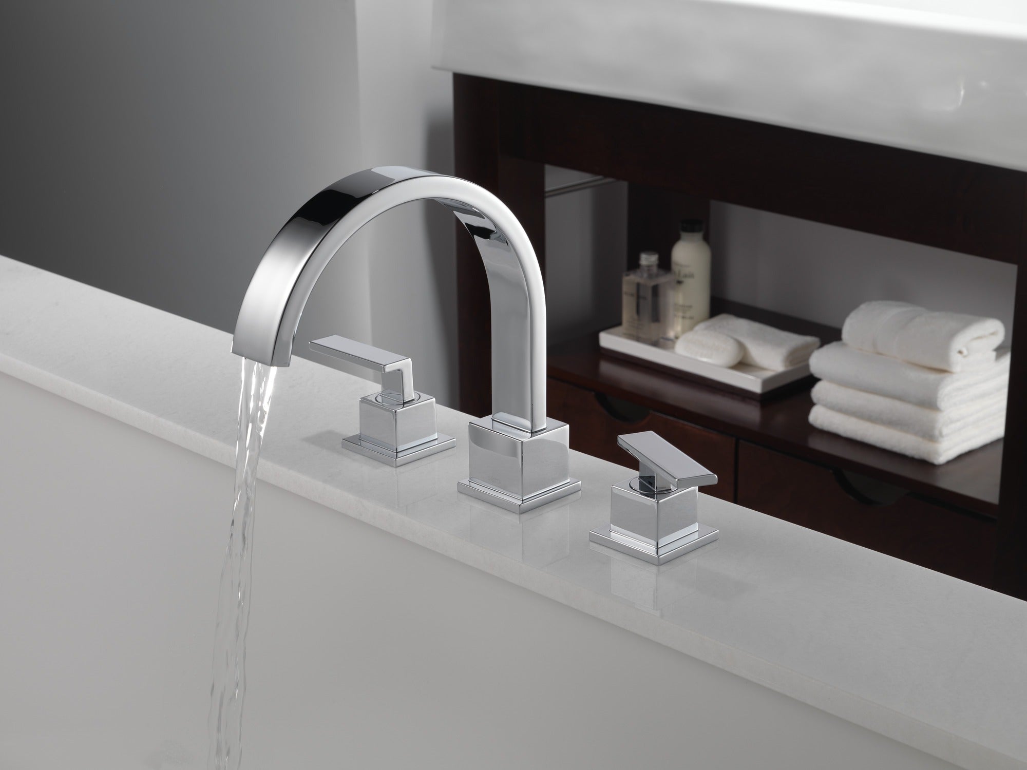 Delta Vero® Roman Tub Trim