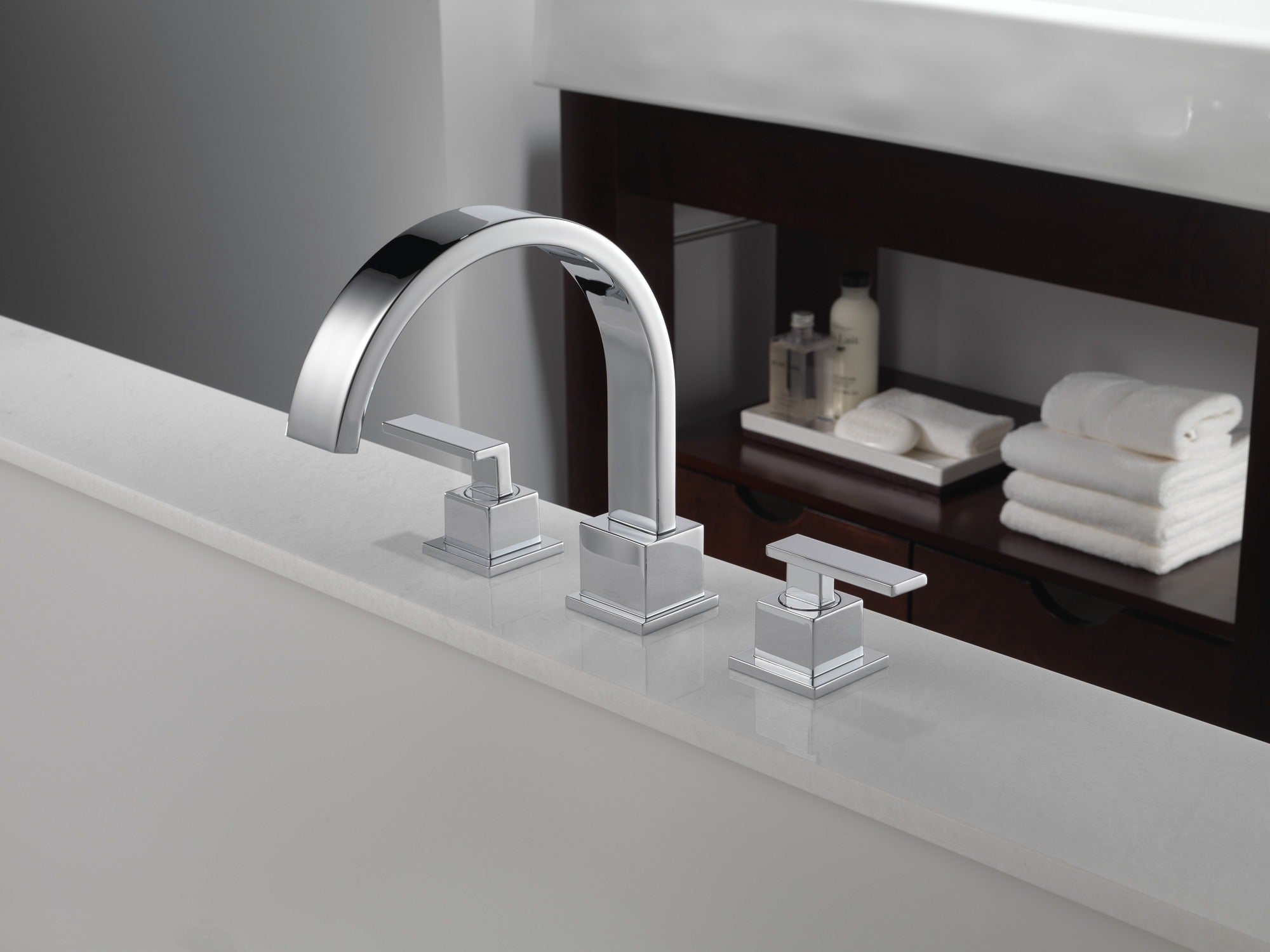 Delta Vero® Roman Tub Trim