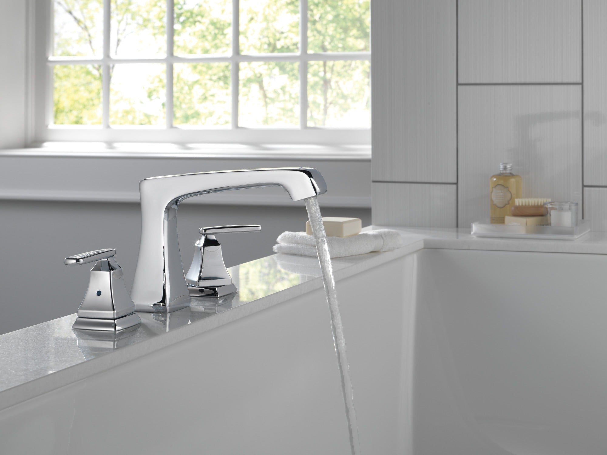 Delta Ashlyn® Roman Tub Trim
