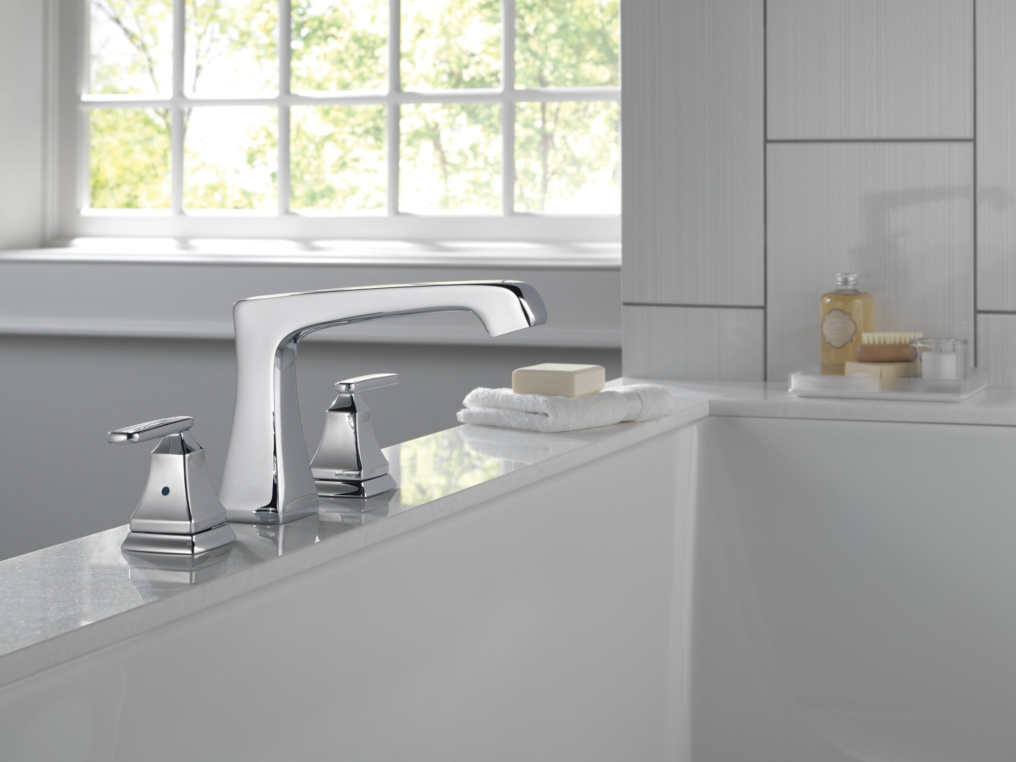 Delta Ashlyn® Roman Tub Trim