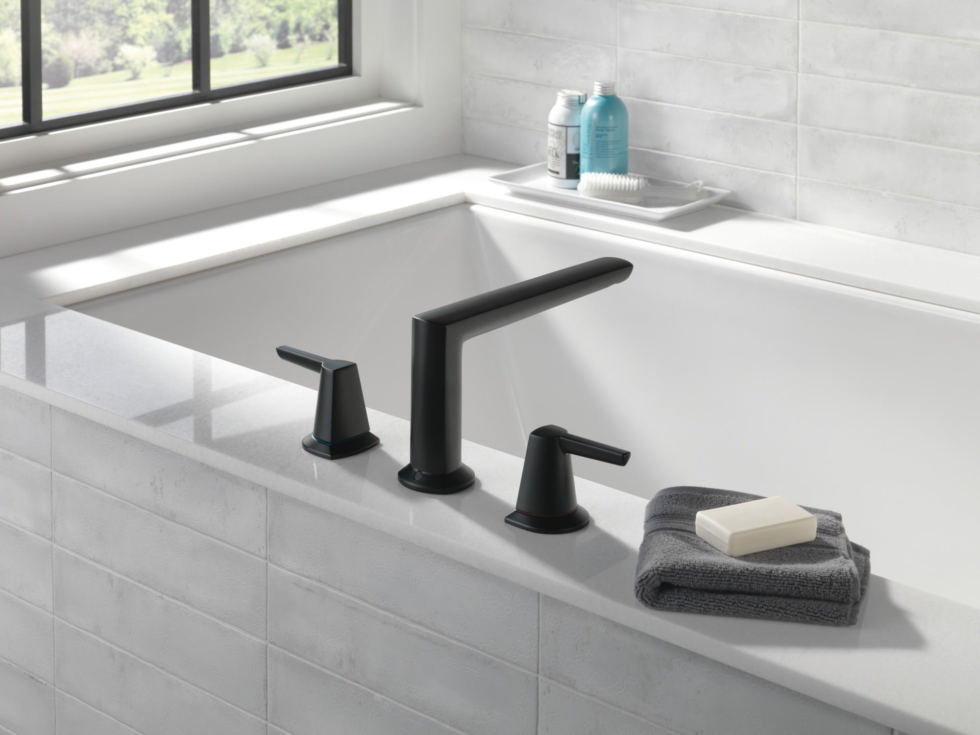 Delta Galeon™ 3-Hole Roman Tub Trim
