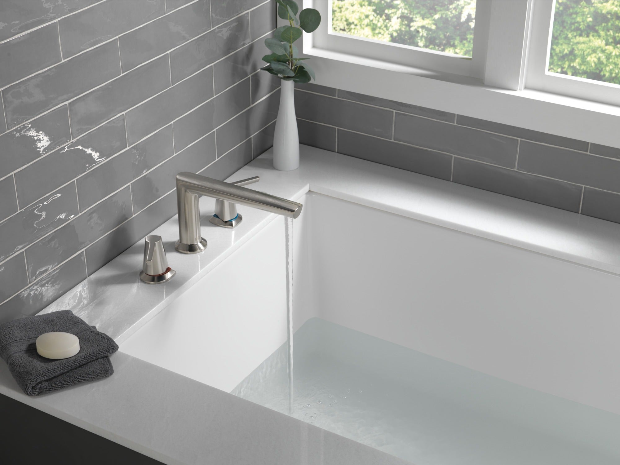 Delta Galeon™ 3-Hole Roman Tub Trim