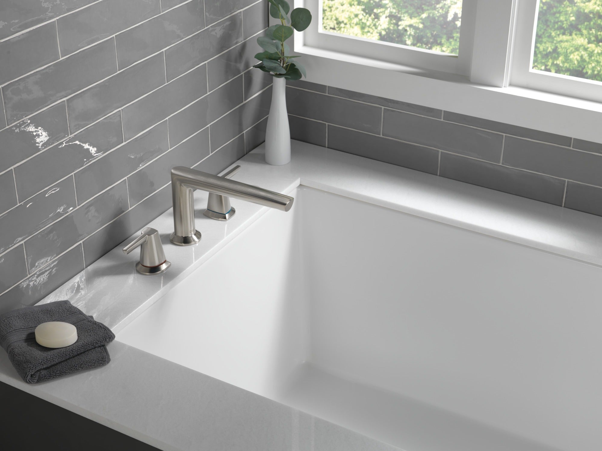 Delta Galeon™ 3-Hole Roman Tub Trim