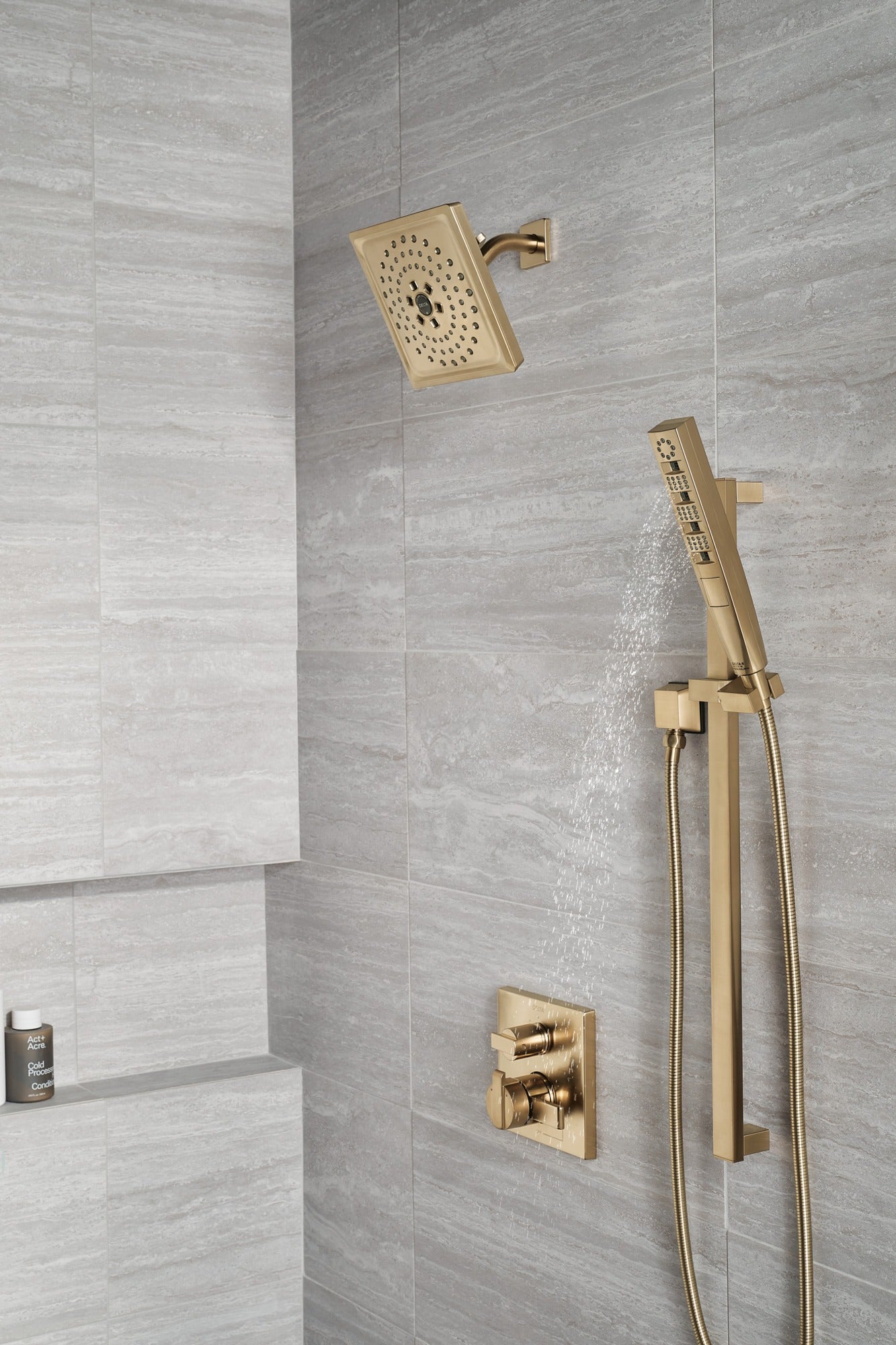 Delta Universal Showering Components H2OKinetic® 3-Setting Raincan Shower Head (Recertified)