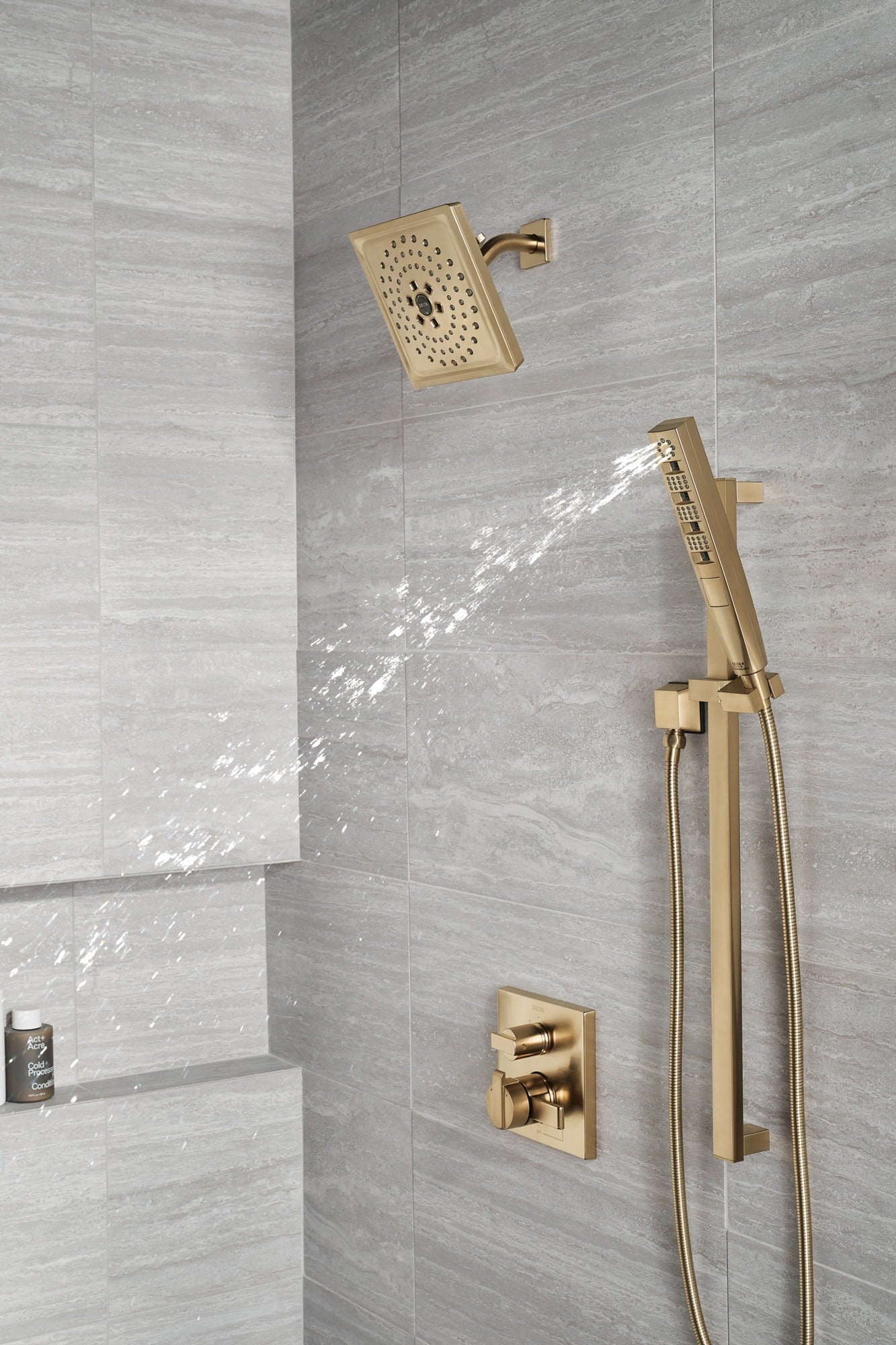 Delta Universal Showering Components H2OKinetic® 3-Setting Raincan Shower Head (Recertified)