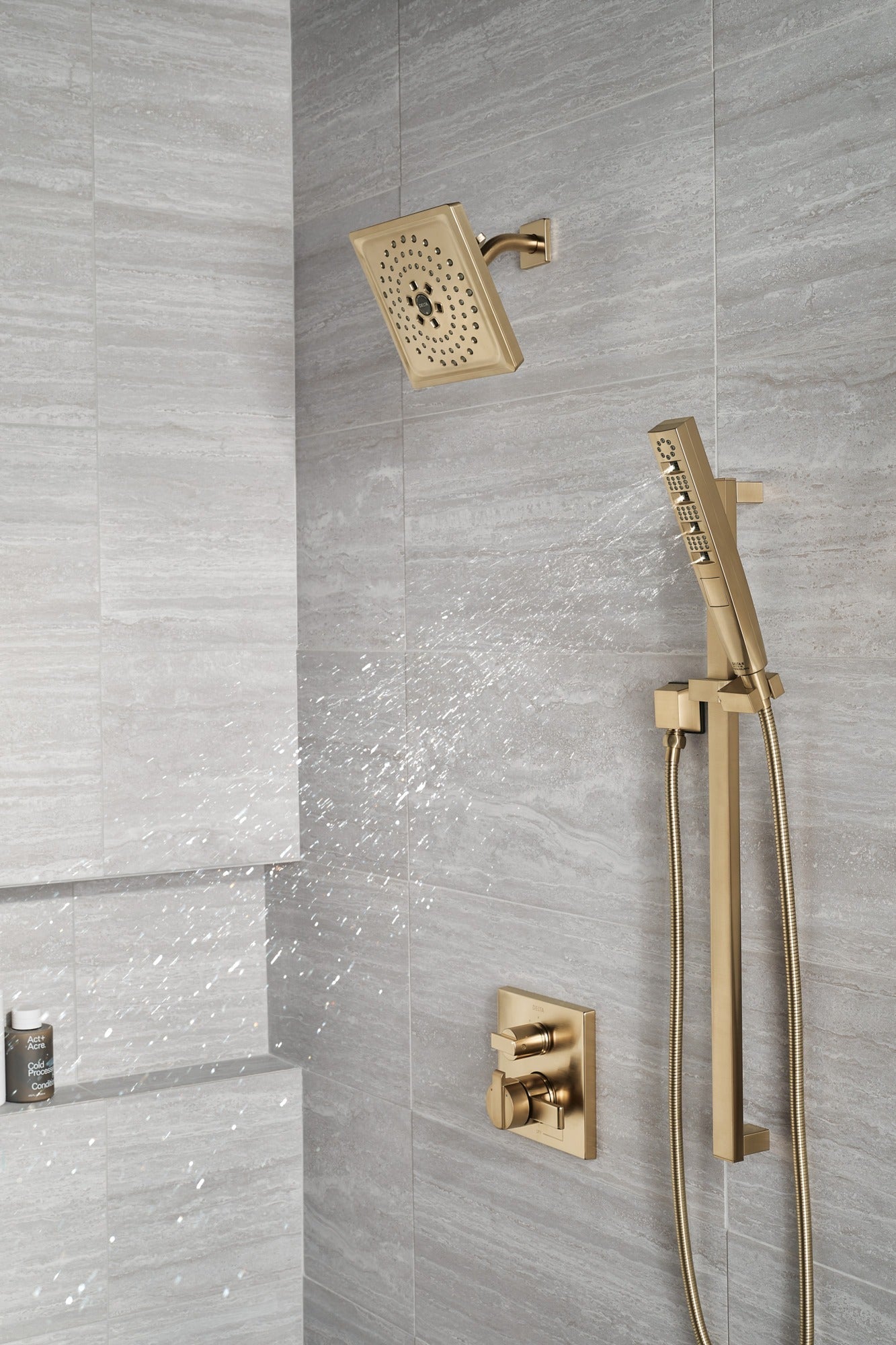 Delta Universal Showering Components H2OKinetic® 3-Setting Raincan Shower Head (Recertified)