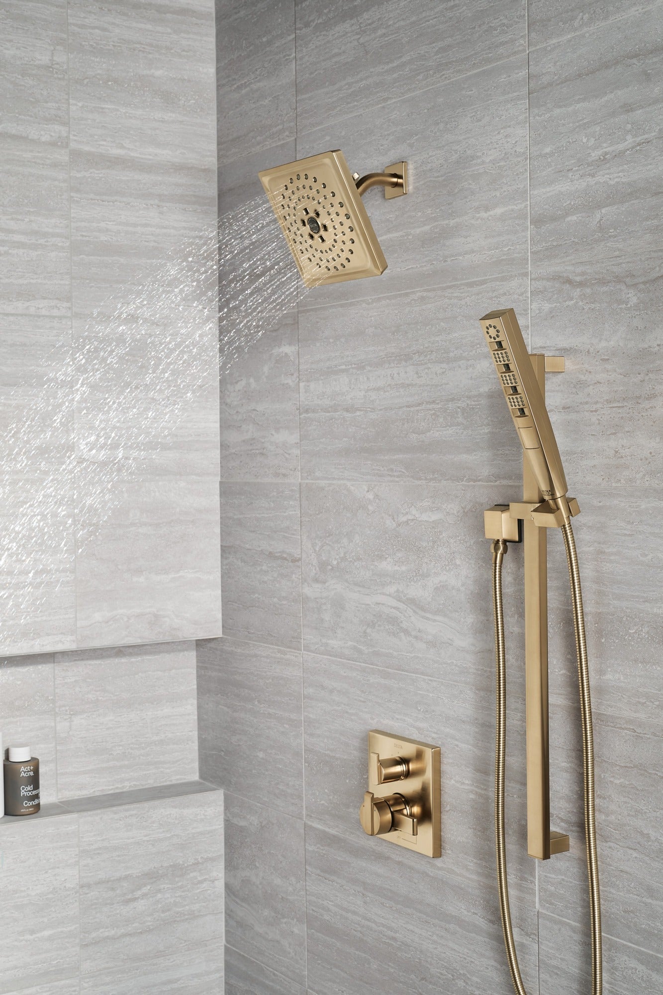 Delta Universal Showering Components H2OKinetic® 3-Setting Raincan Shower Head (Recertified)