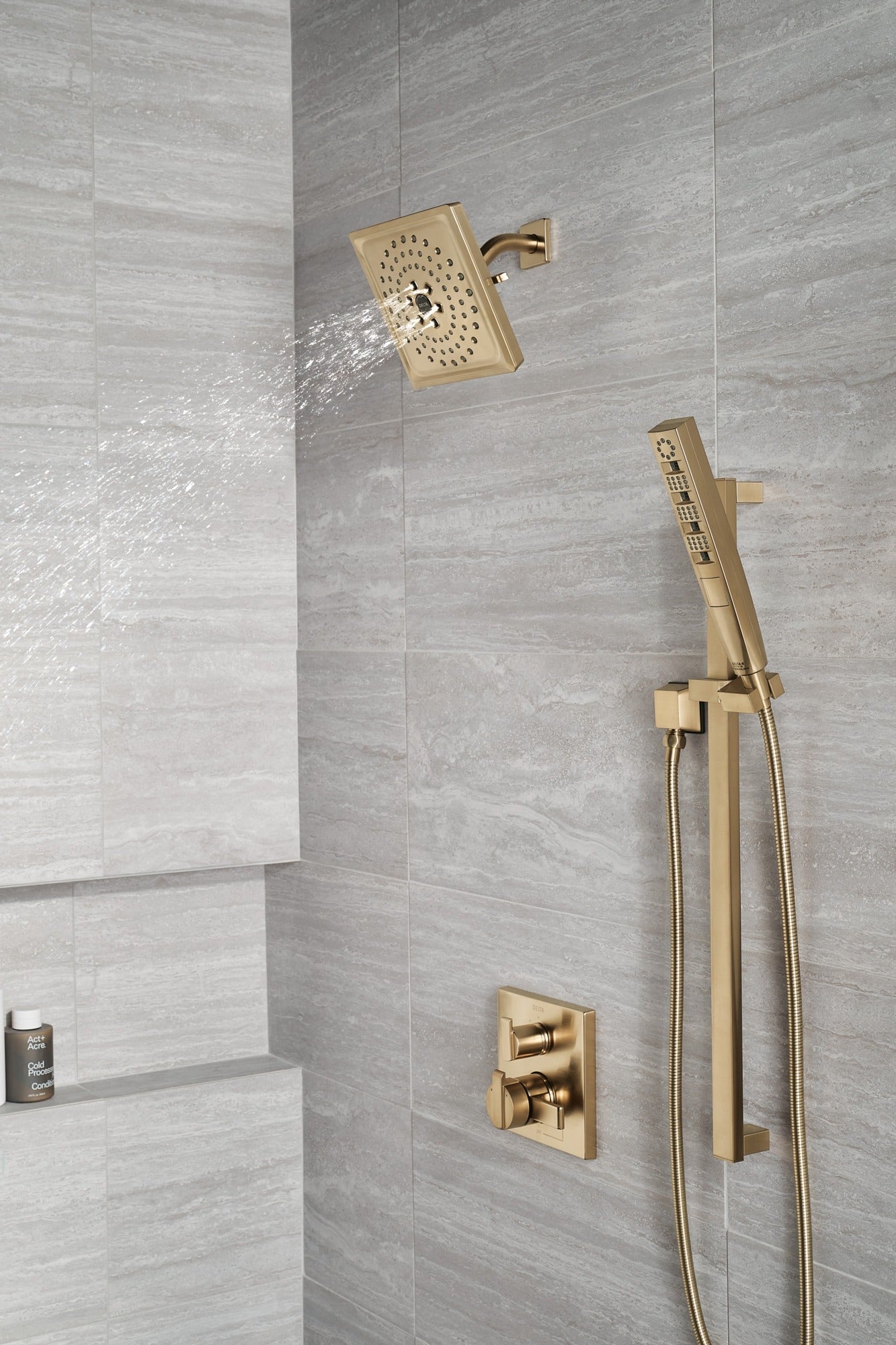 Delta Universal Showering Components H2OKinetic® 3-Setting Raincan Shower Head (Recertified)