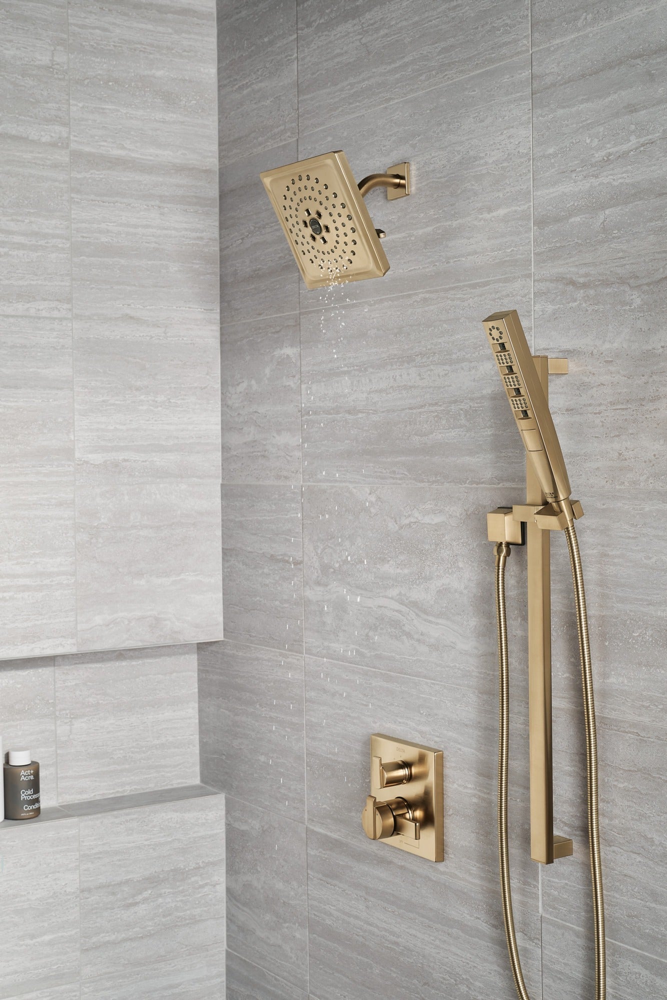 Delta Universal Showering Components H2OKinetic® 3-Setting Raincan Shower Head (Recertified)