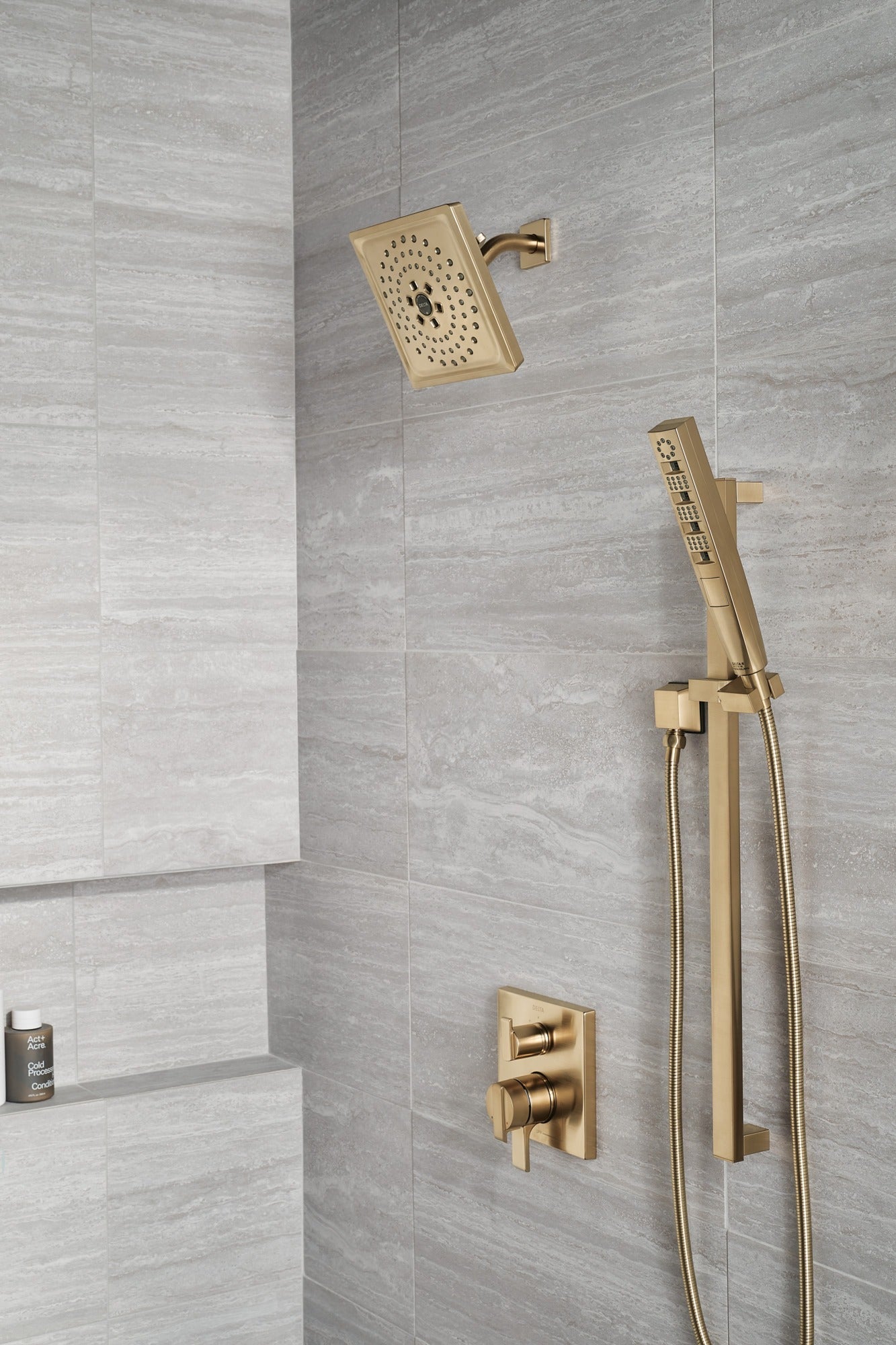 Delta Universal Showering Components H2OKinetic® 3-Setting Raincan Shower Head (Recertified)