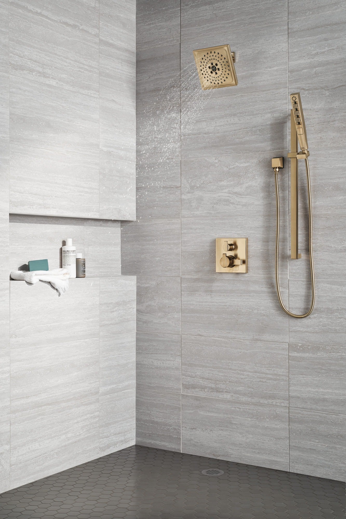 Delta Universal Showering Components H2OKinetic® 3-Setting Raincan Shower Head (Recertified)