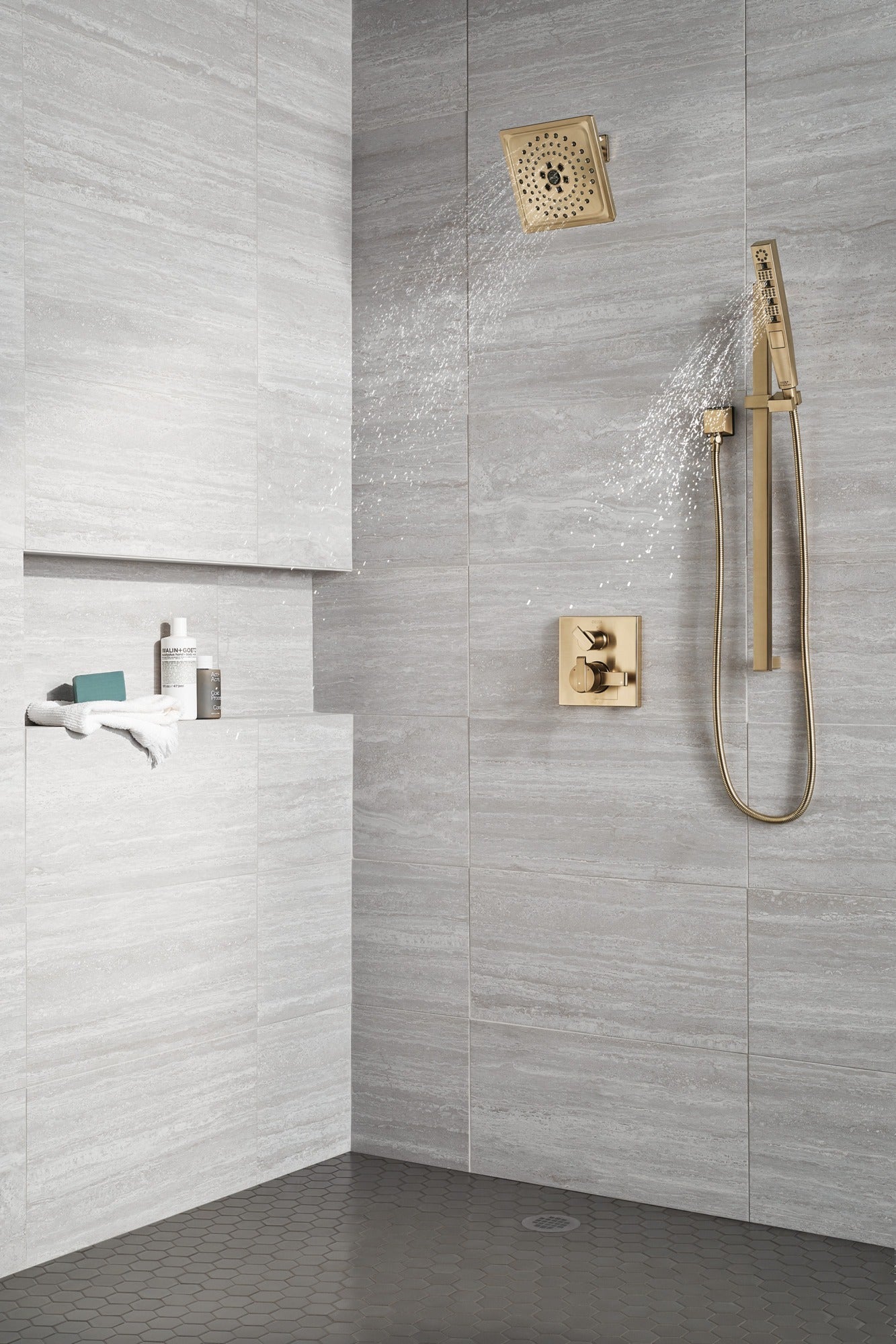 Delta Universal Showering Components H2OKinetic® 3-Setting Raincan Shower Head (Recertified)