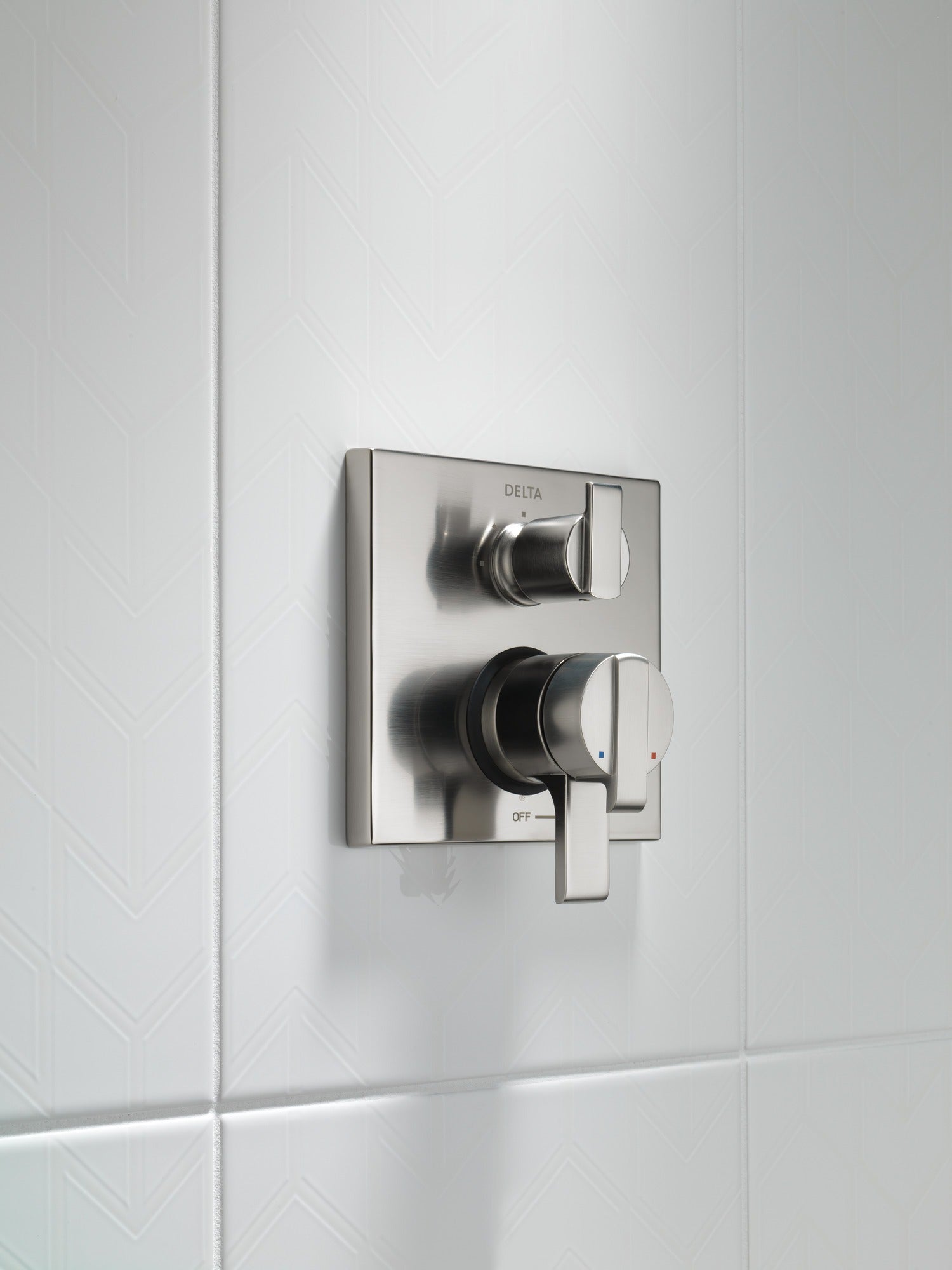 Delta Ara® Angular Modern Monitor® 17 Series Valve Trim with 3-Setting Integrated Diverter