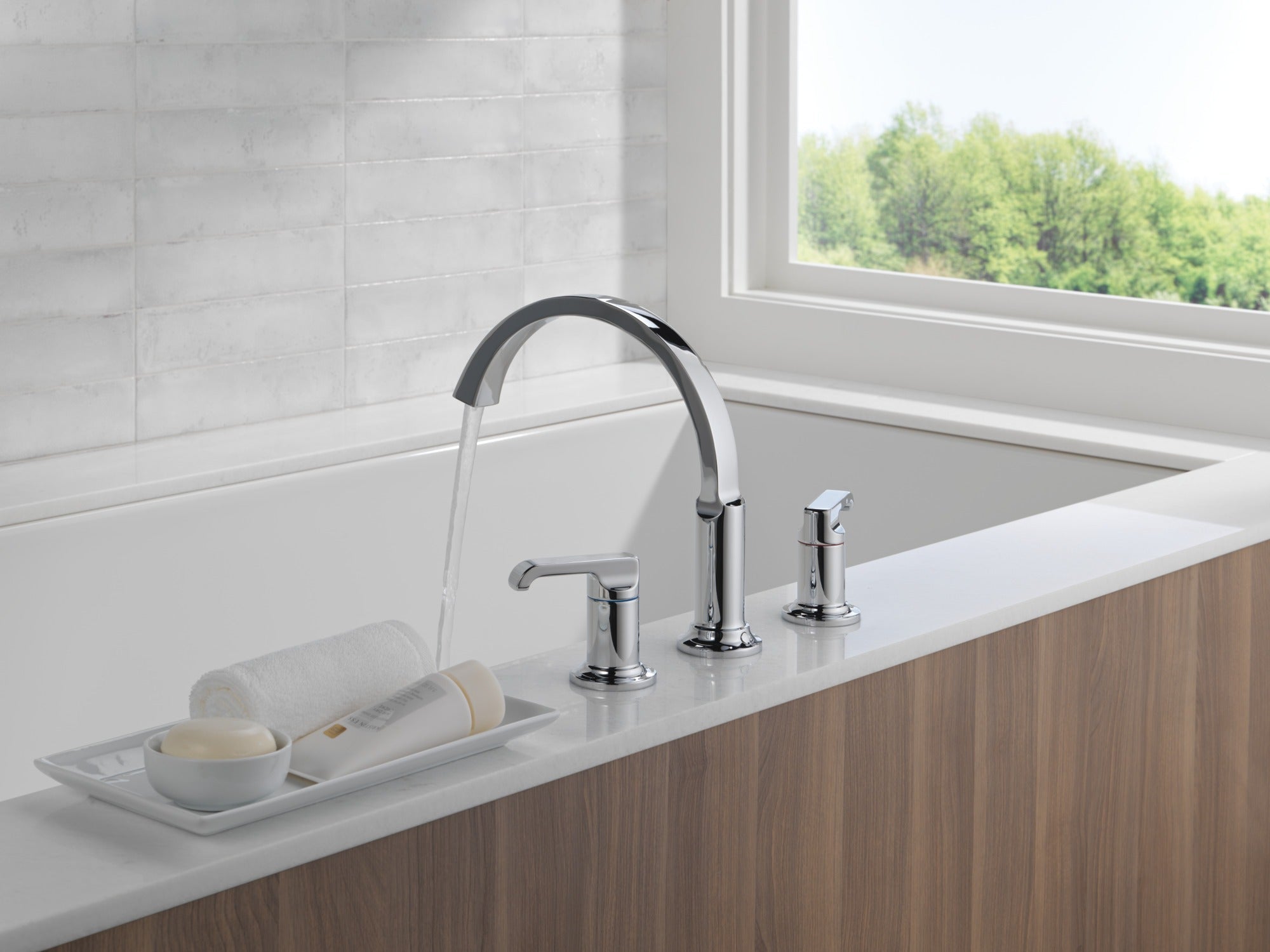 Delta Tetra™ Roman Tub Handles - Lever