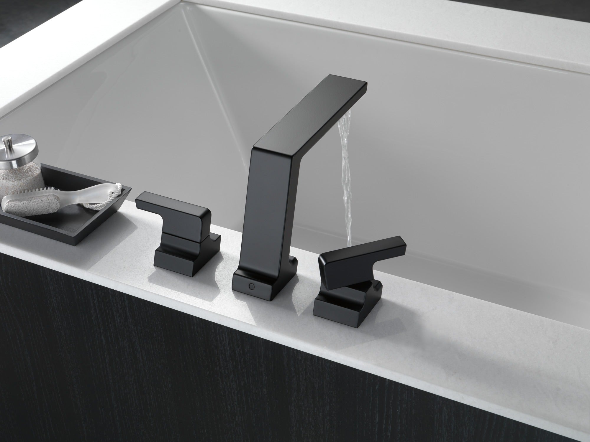 Delta Pivotal® Roman Tub Trim