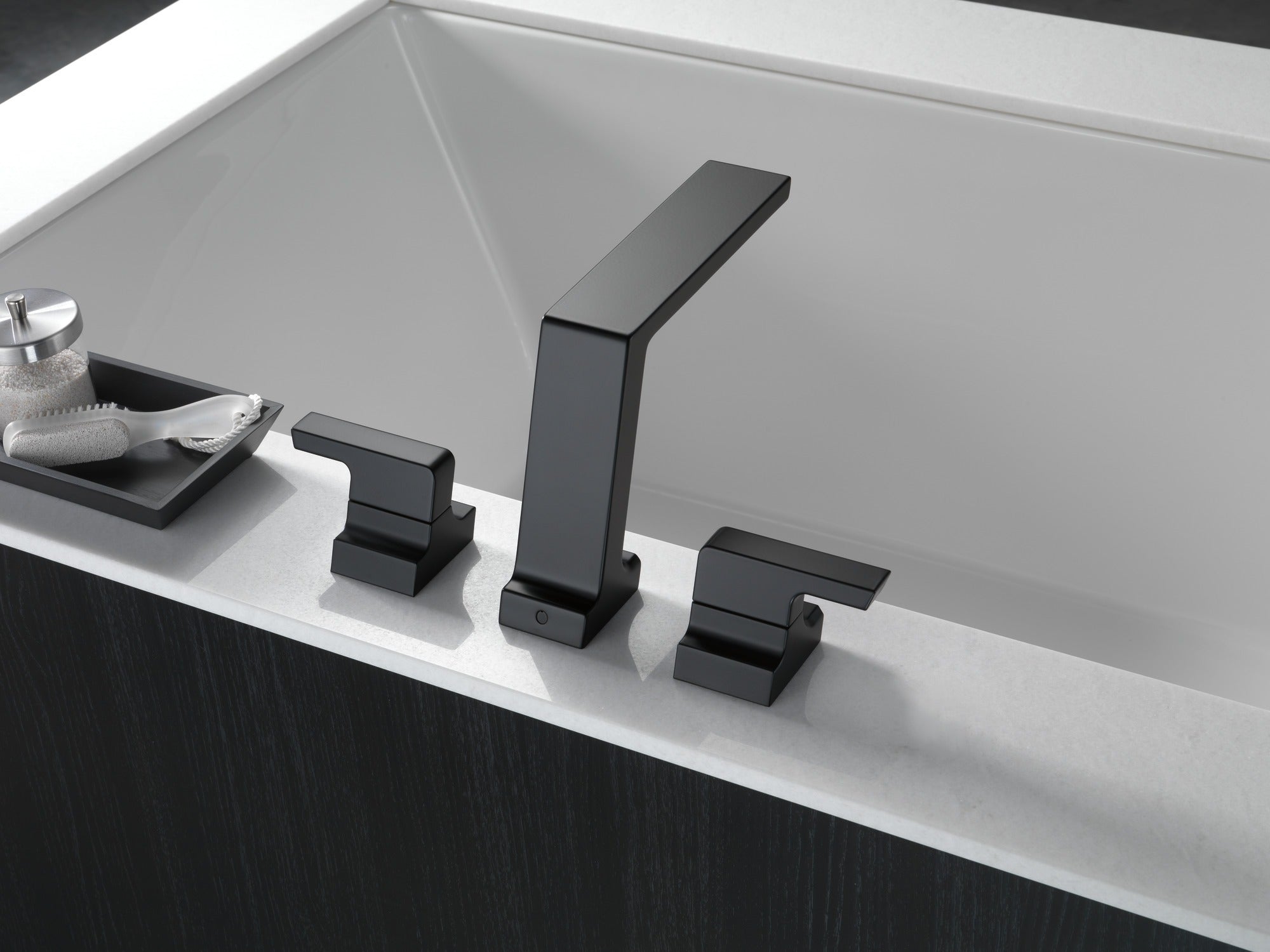 Delta Pivotal® Roman Tub Trim