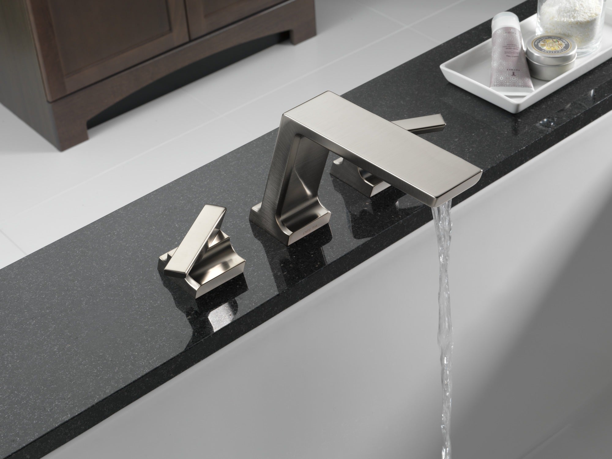 Delta Pivotal® Roman Tub Trim