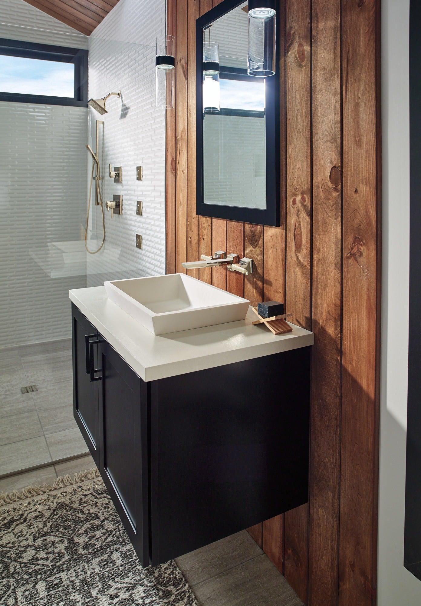 Delta Pivotal® 8" Mini Towel Bar