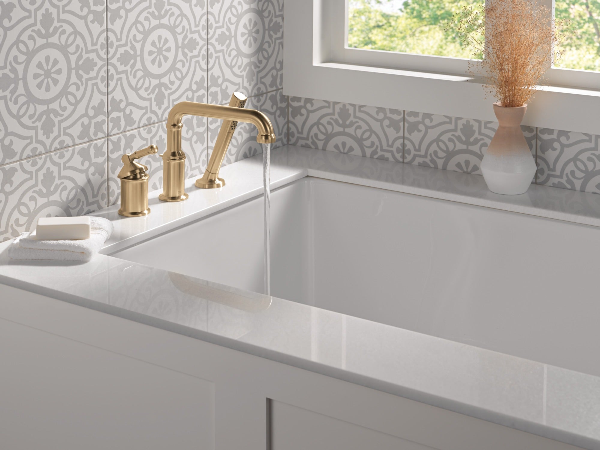 Delta Broderick® 3-Hole Roman Tub w/Hand Shower - Handle Kit-Level