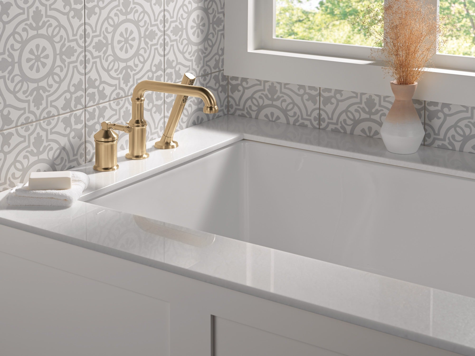 Delta Broderick® 3-Hole Roman Tub w/Hand Shower - Handle Kit-Level