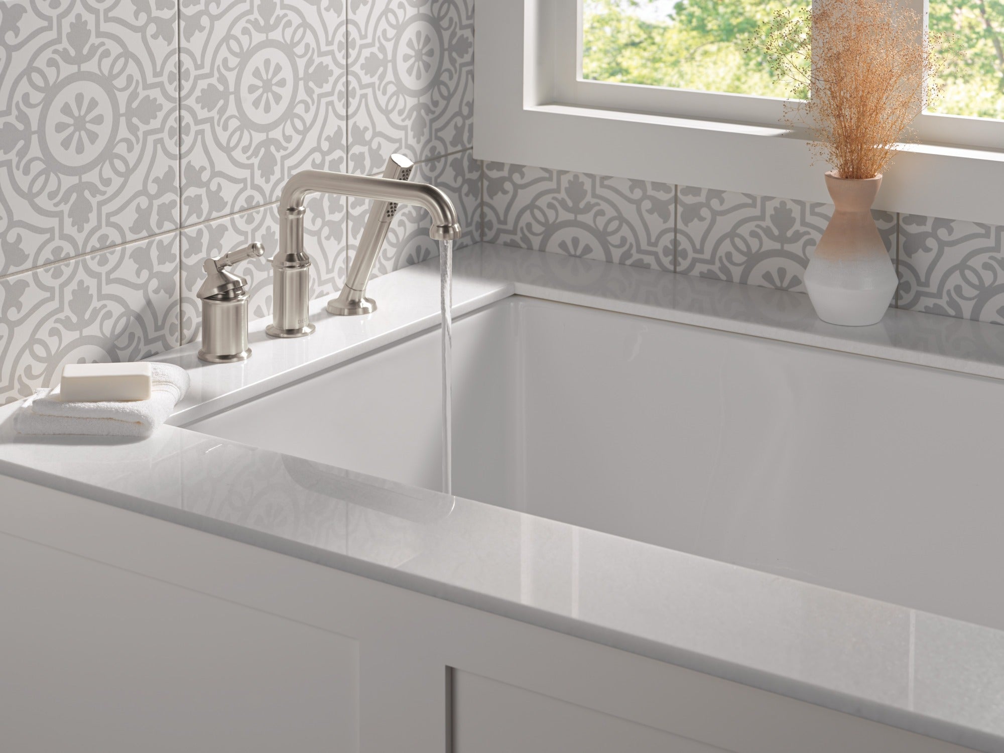 Delta Broderick® 3-Hole Roman Tub w/Hand Shower - Handle Kit-Level