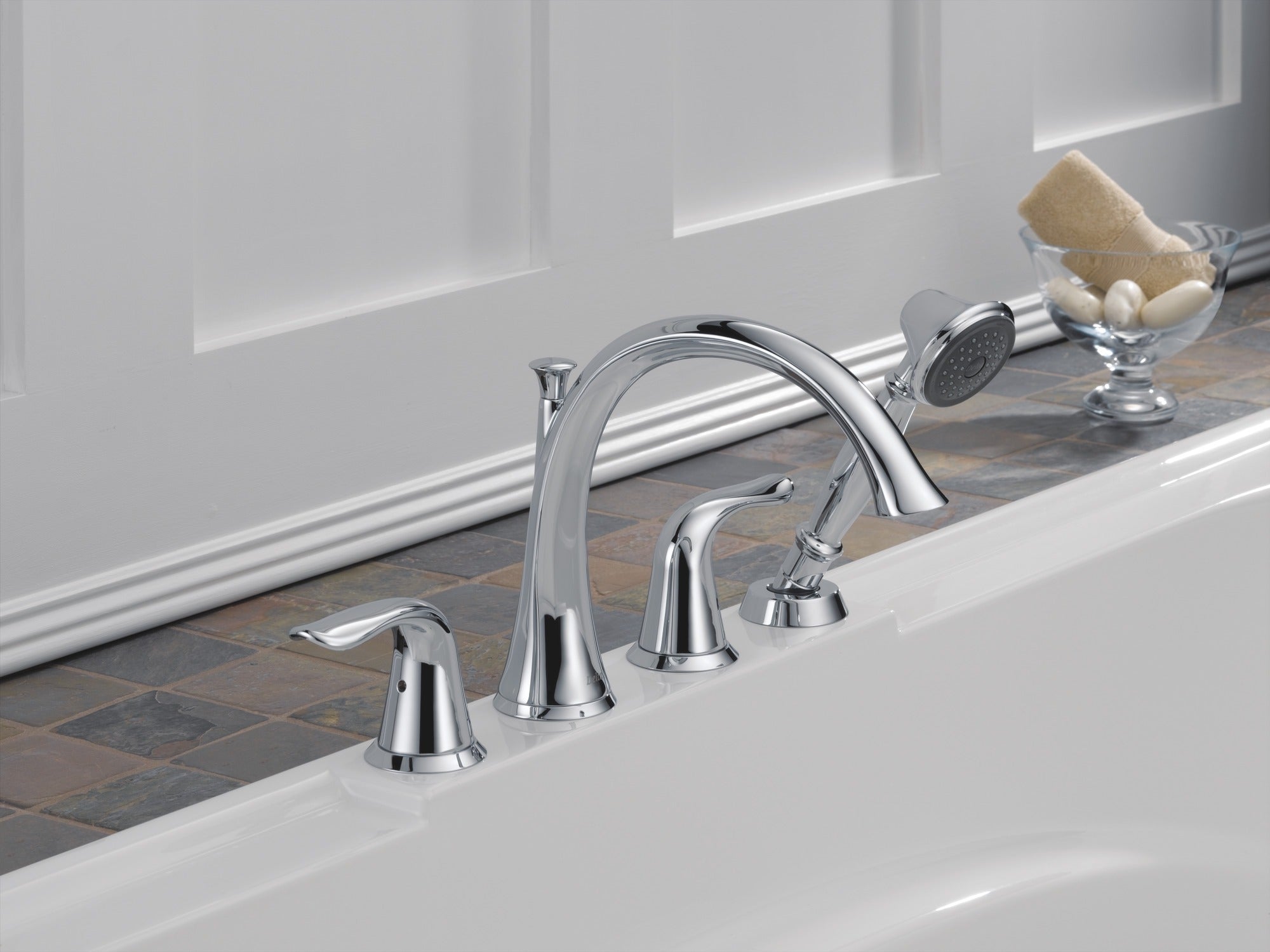 Delta Lahara® Roman Tub with Handshower Trim