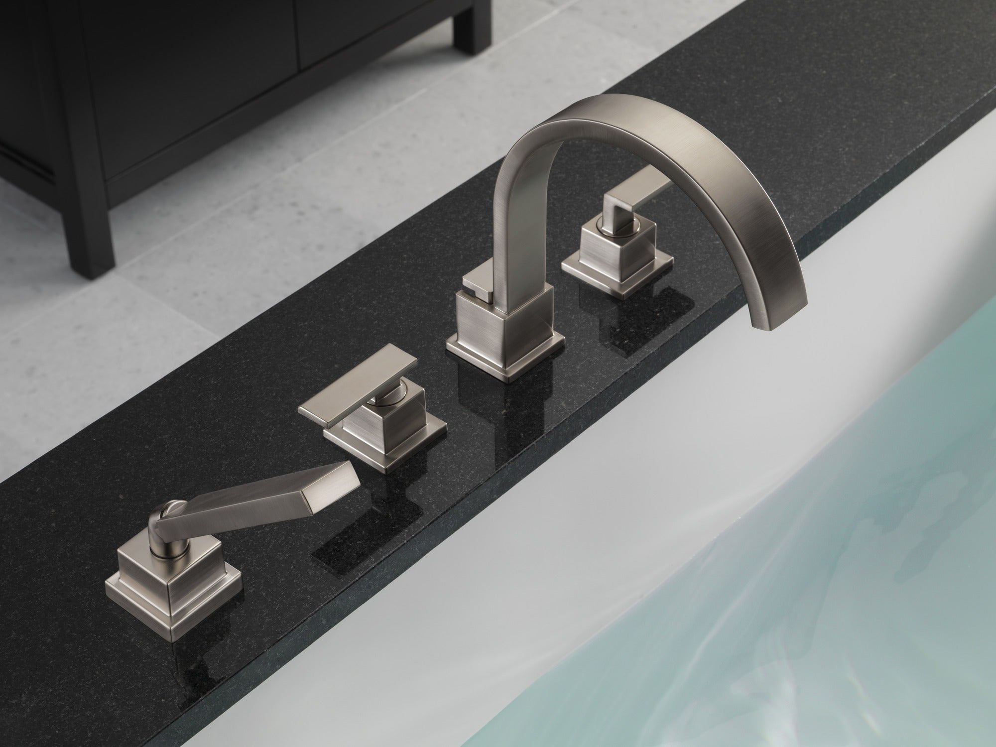 Delta Vero® Roman Tub Trim with Hand Shower