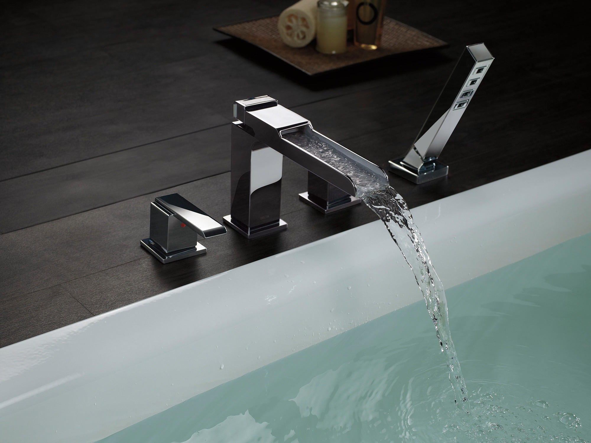 Delta Ara® Channel Roman Tub With Hand Shower Trim
