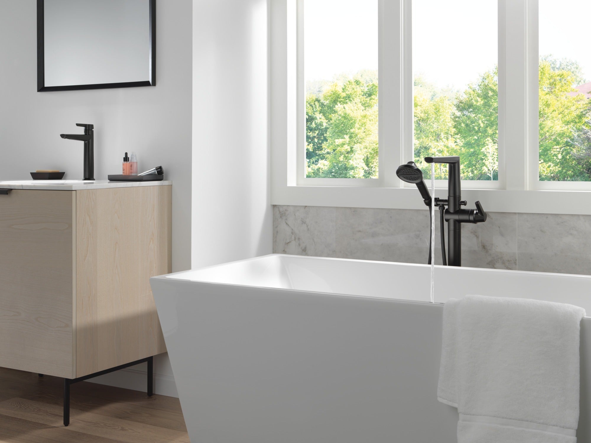 Delta Galeon™ Free Standing Tub Filler