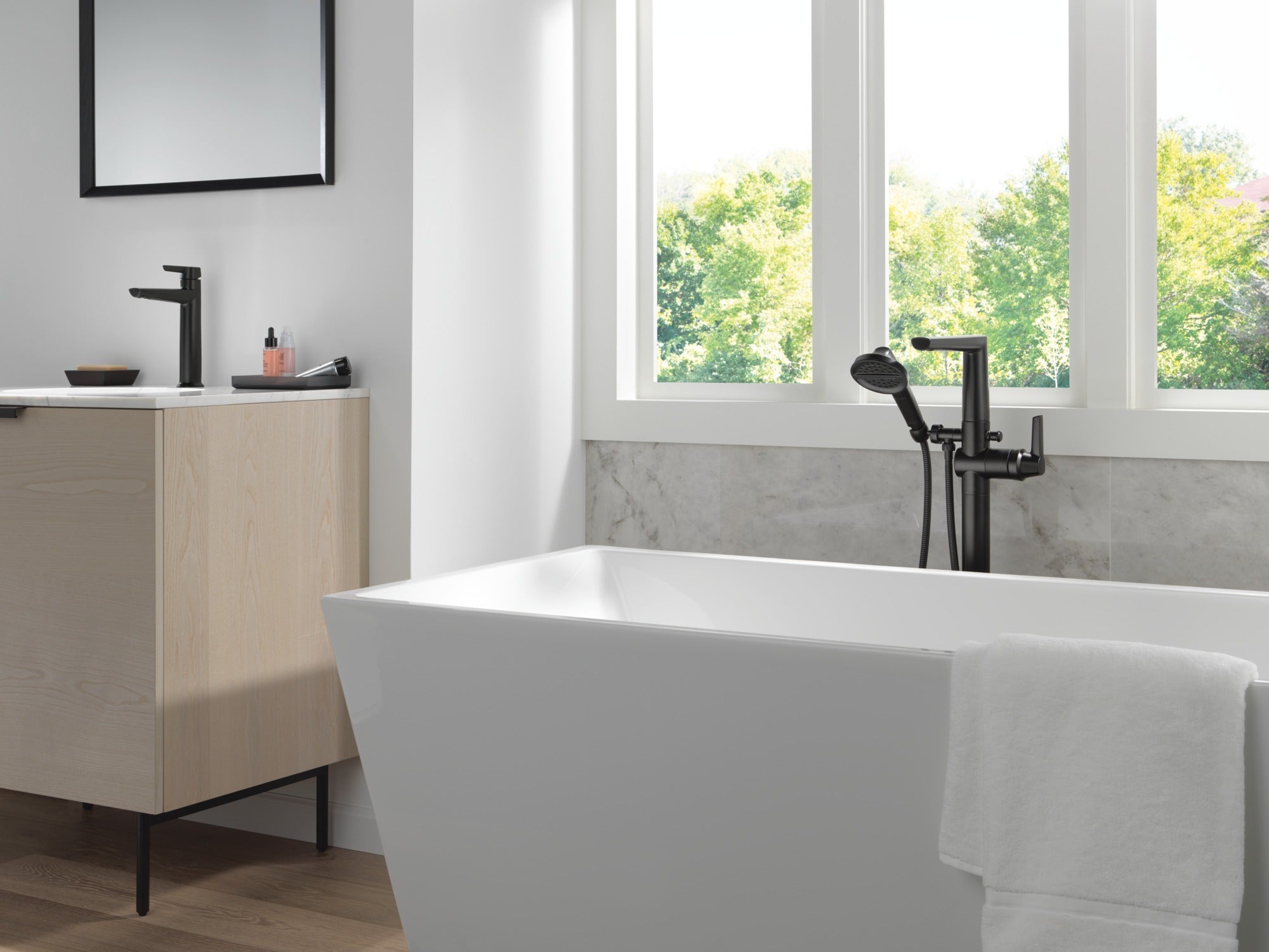 Delta Galeon™ Free Standing Tub Filler