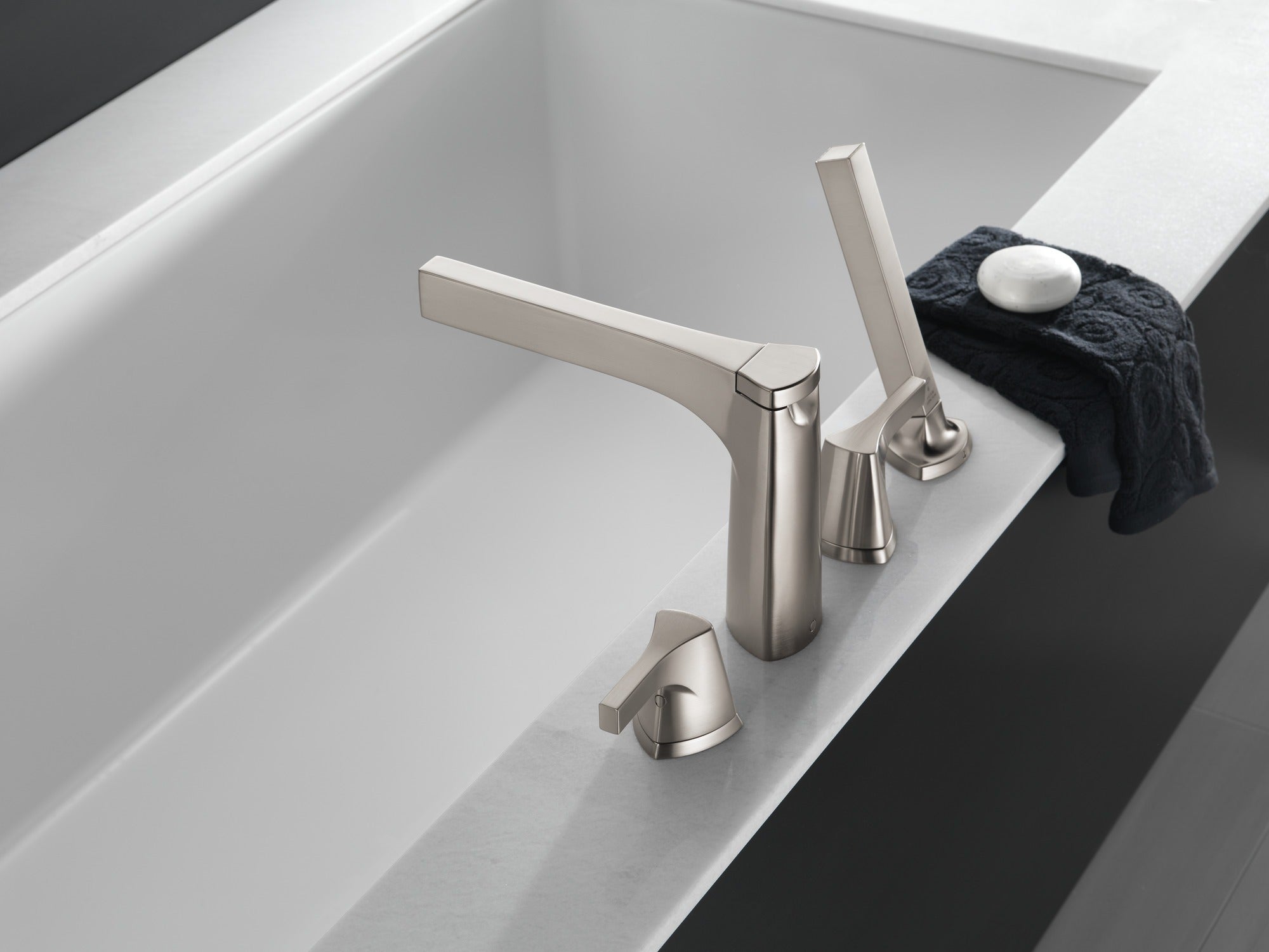 Delta Zura® Roman Tub with Hand Shower Trim