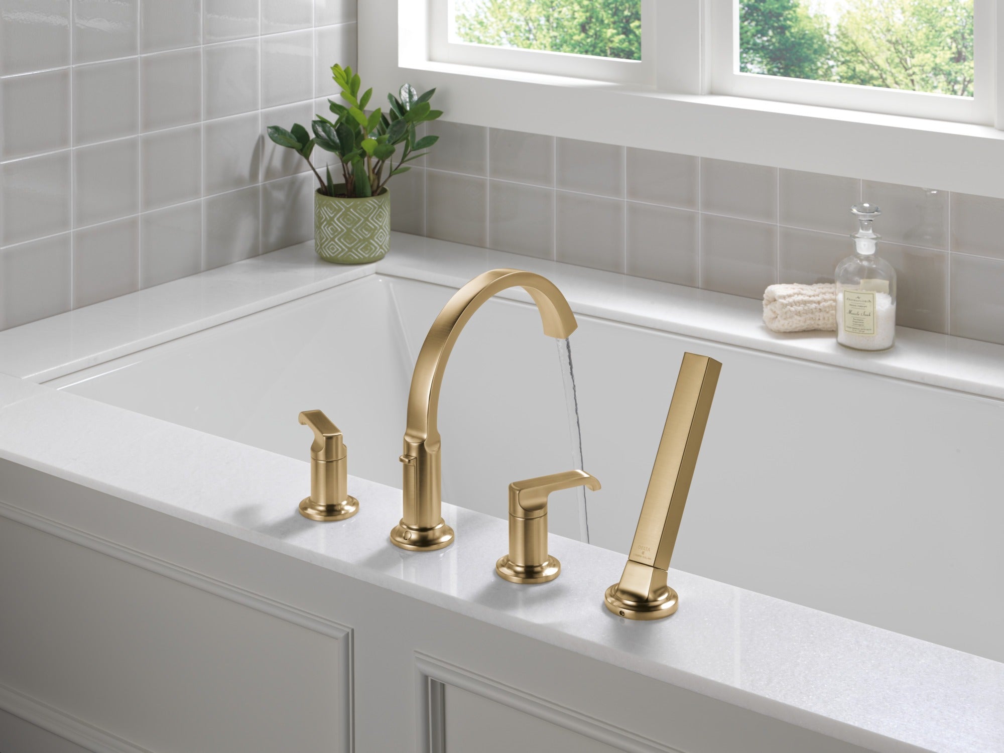 Delta Tetra™ Roman Tub Handles - Lever