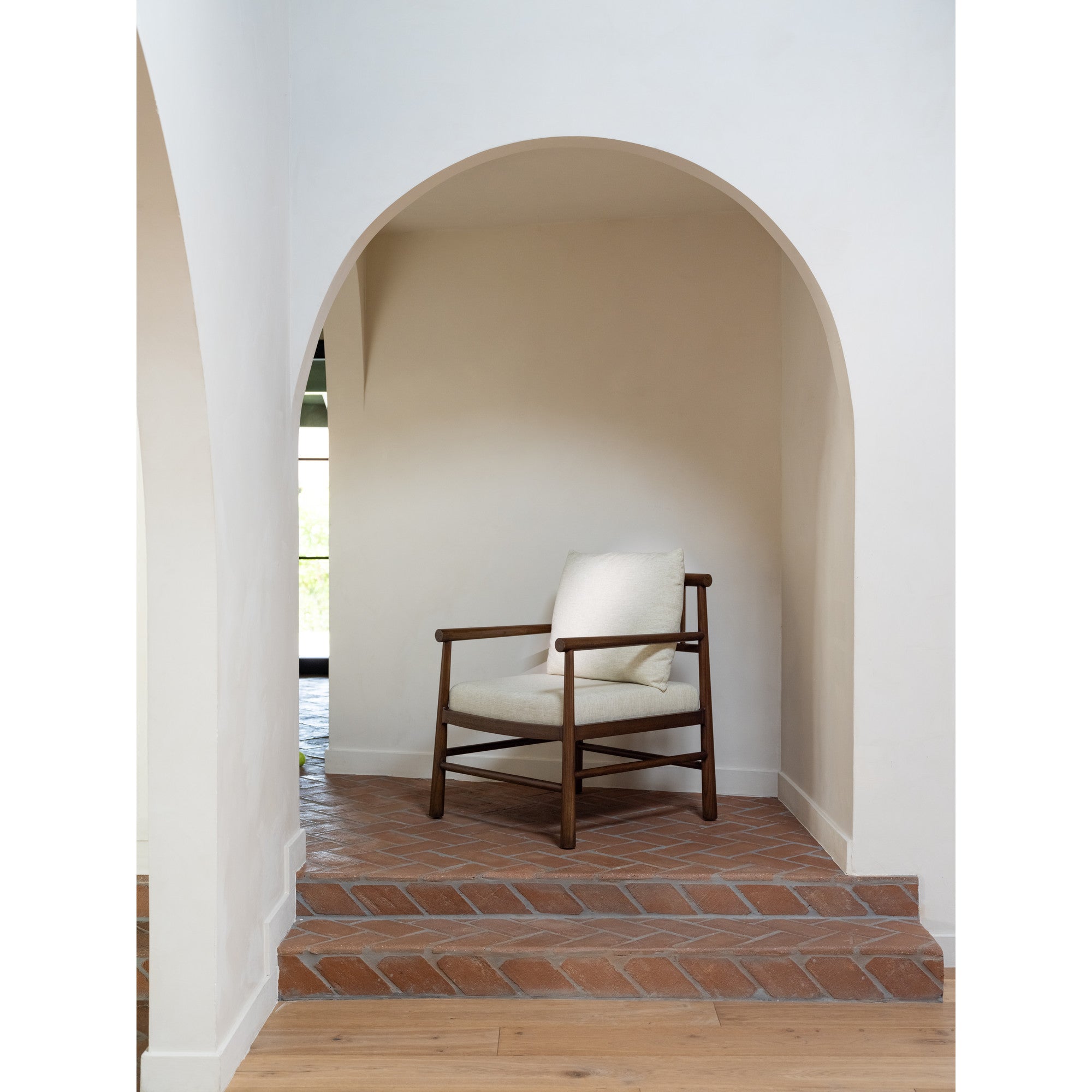 Moes Mayne Accent Chair Cream TA-1014-05