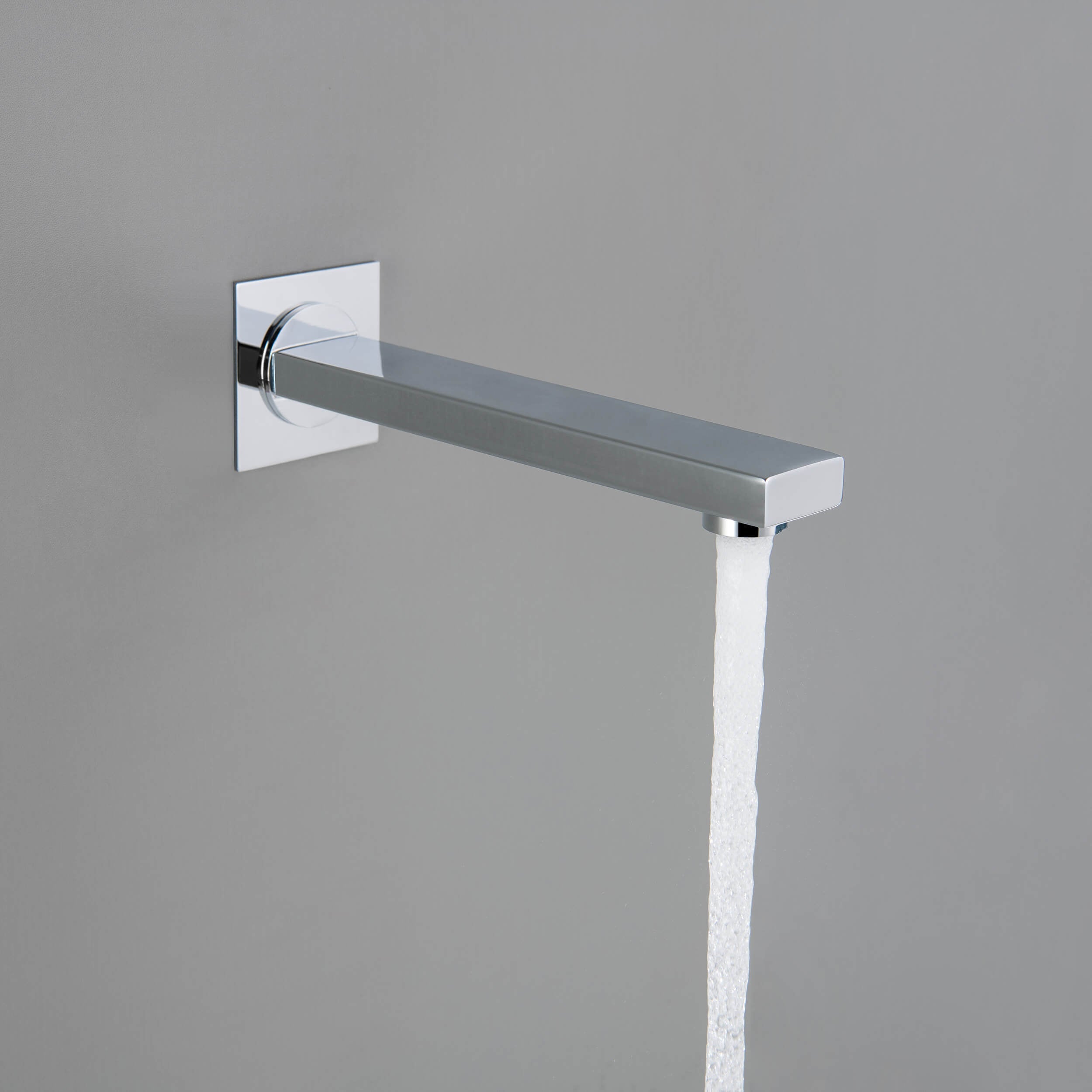 Quadra Metal Tub Spout
