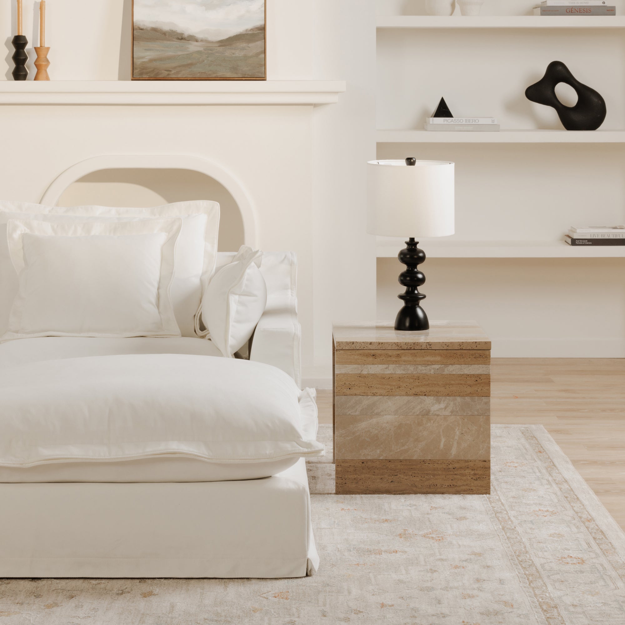 Moes Olivia Ottoman White UB-1024-18
