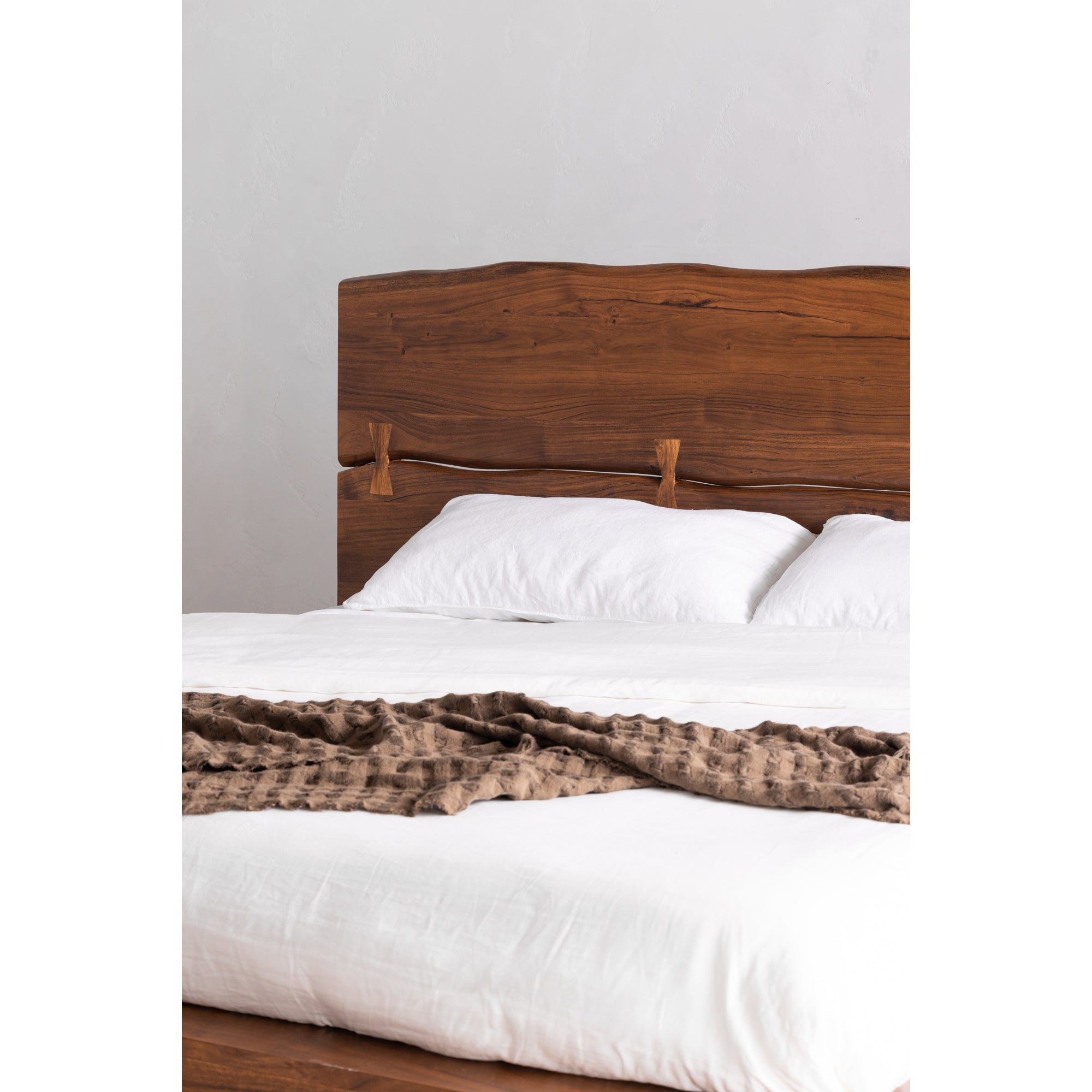 Moes Madagascar Platform Bed Queen Brown UH-1006-03-0