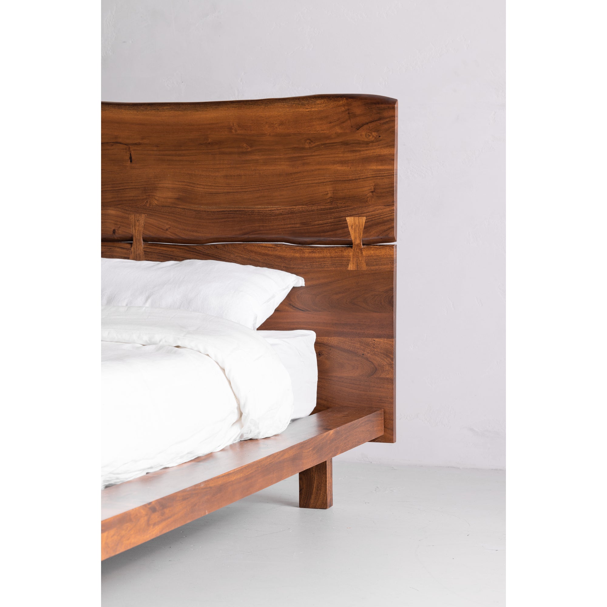 Moes Madagascar Platform Bed Queen Brown UH-1006-03-0