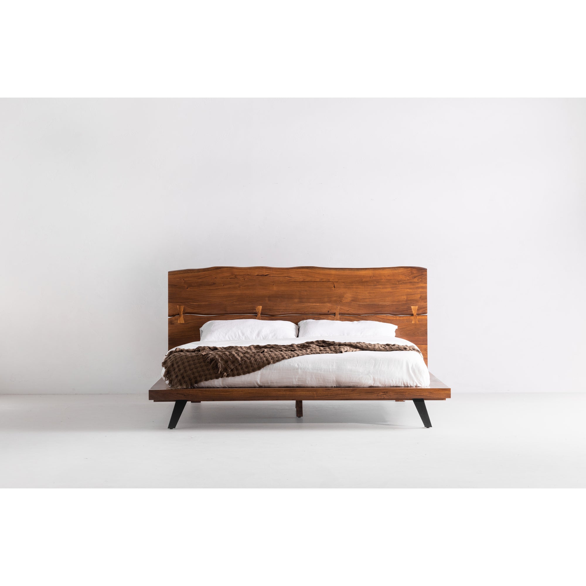 Moes Madagascar Platform Bed Queen Brown UH-1006-03-0