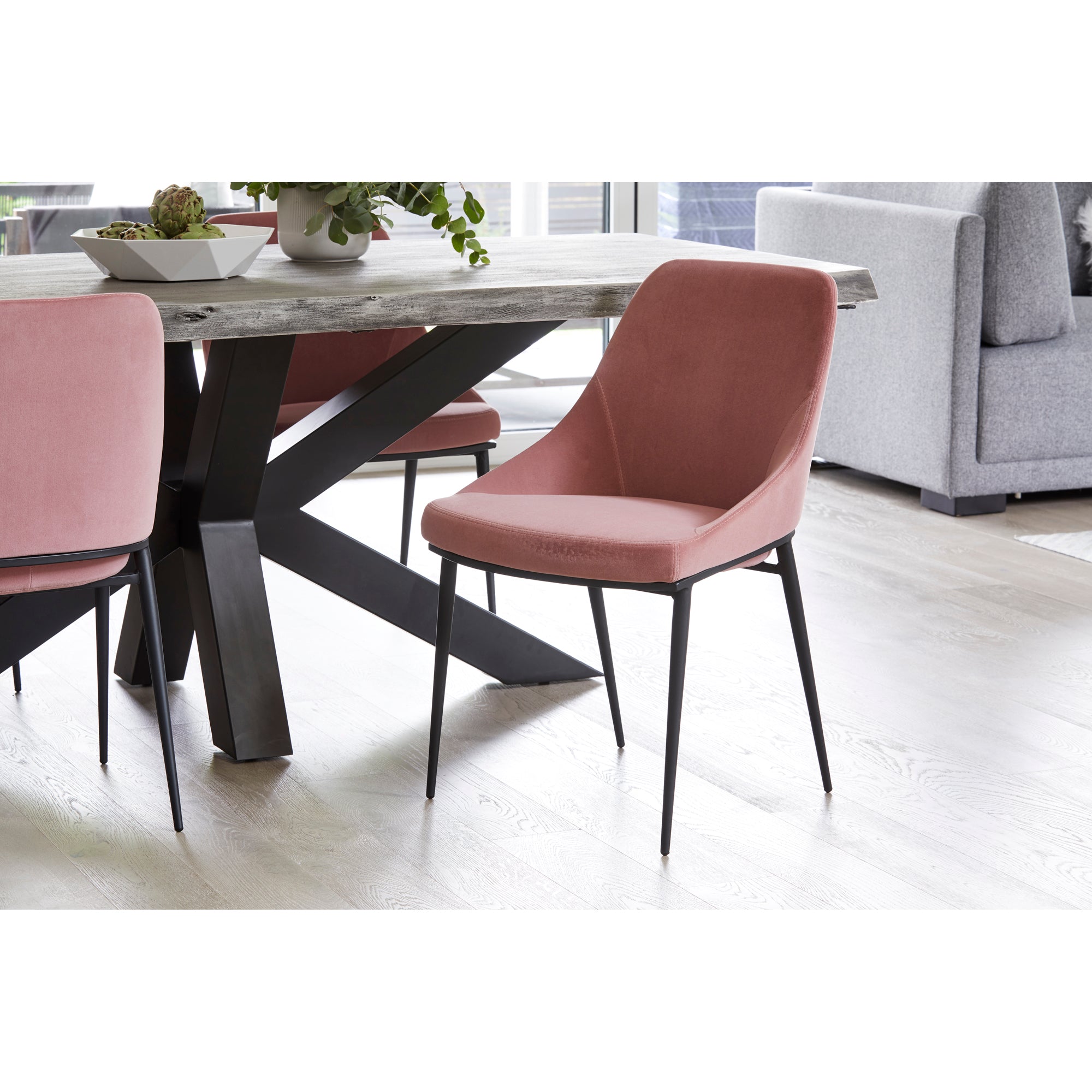 Moes Edge Dining Table Small UH-1018-29-0