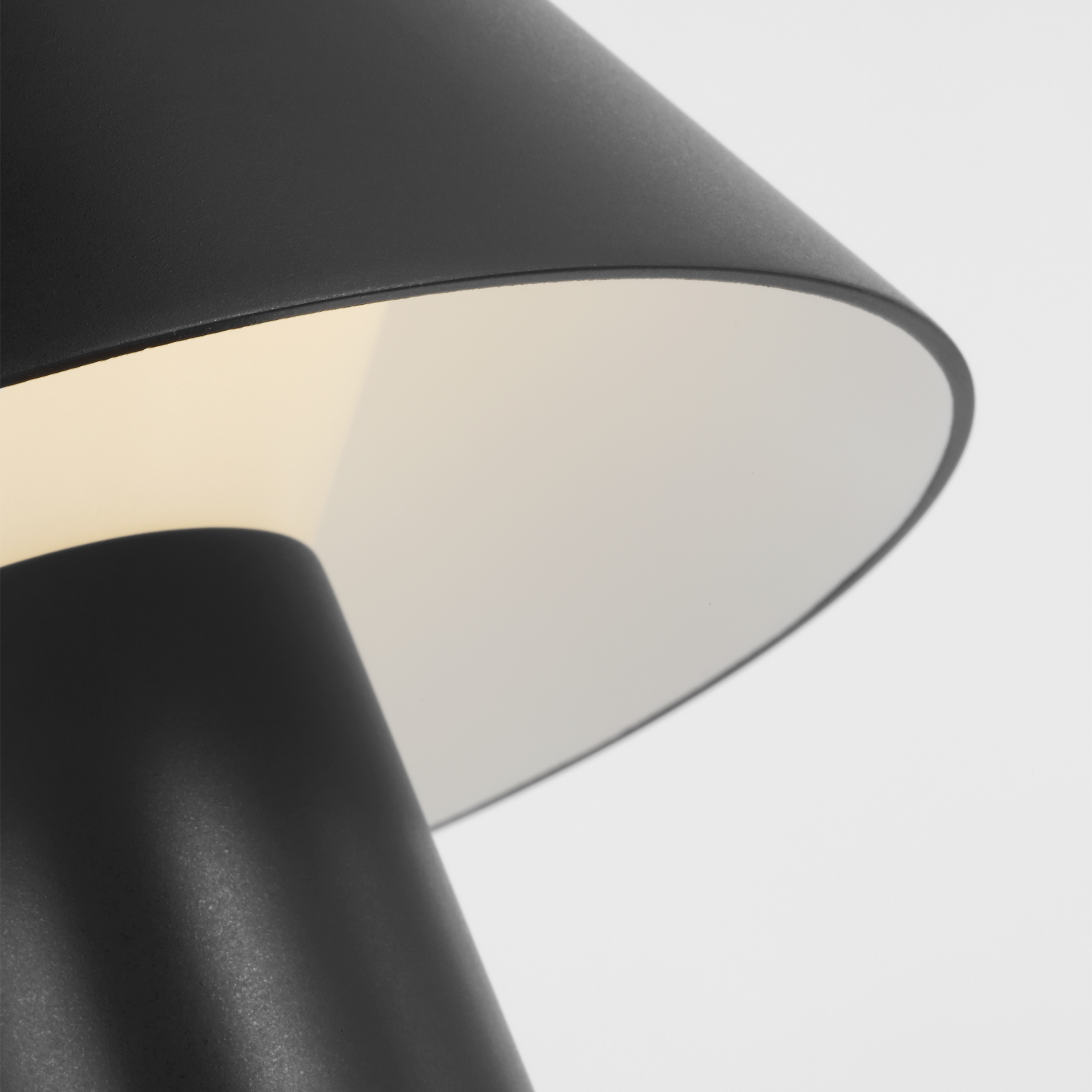 Sesa Short Accent Rechargeable Table Lamp