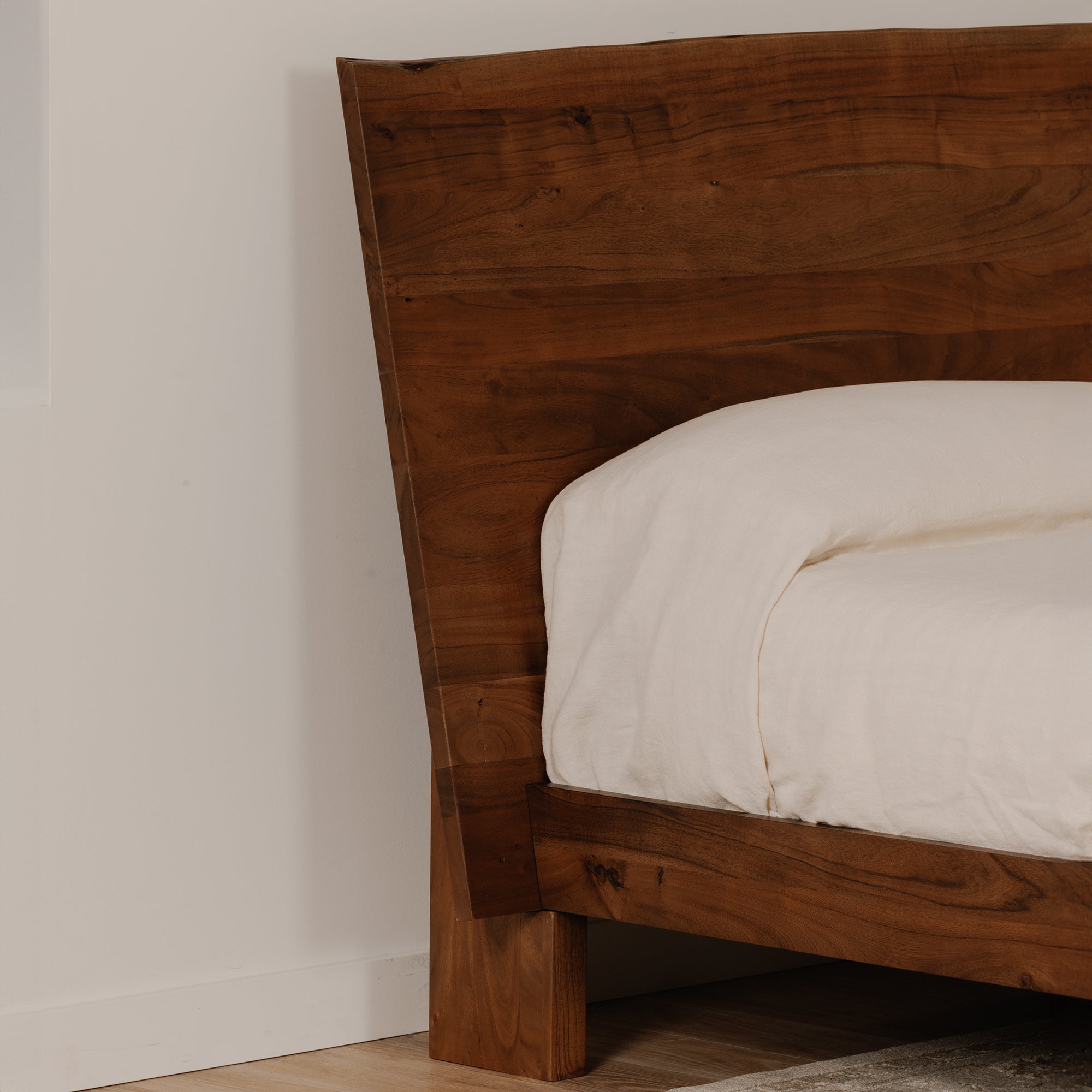 Moes Bent Queen Size Bed Brown VE-1087-03-0