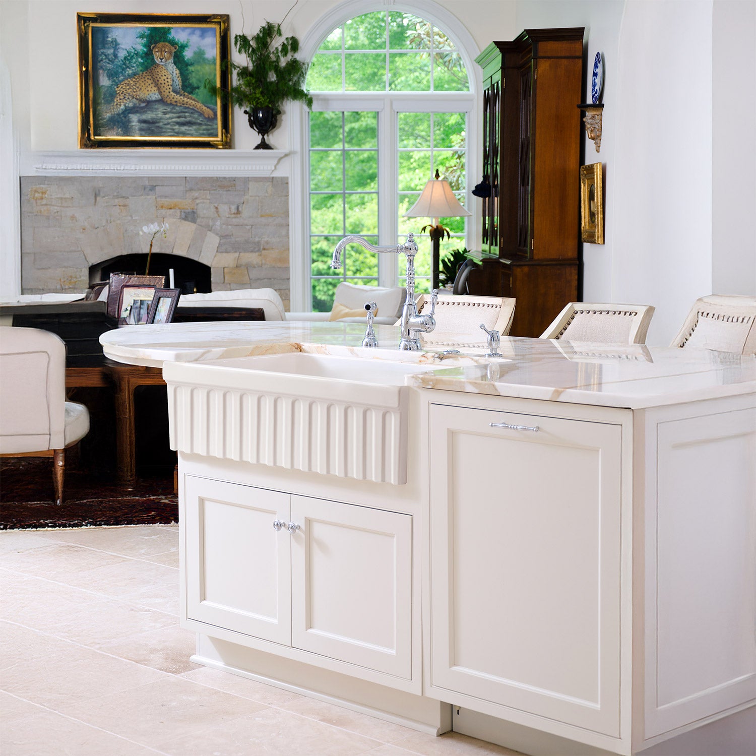 Farmhaus Fireclay Quatro Alcove Reversible Sink with a Fluted Front Apron and Decorative 2 1/2" Lip on One Side and 2" Lip on the Opposite Side