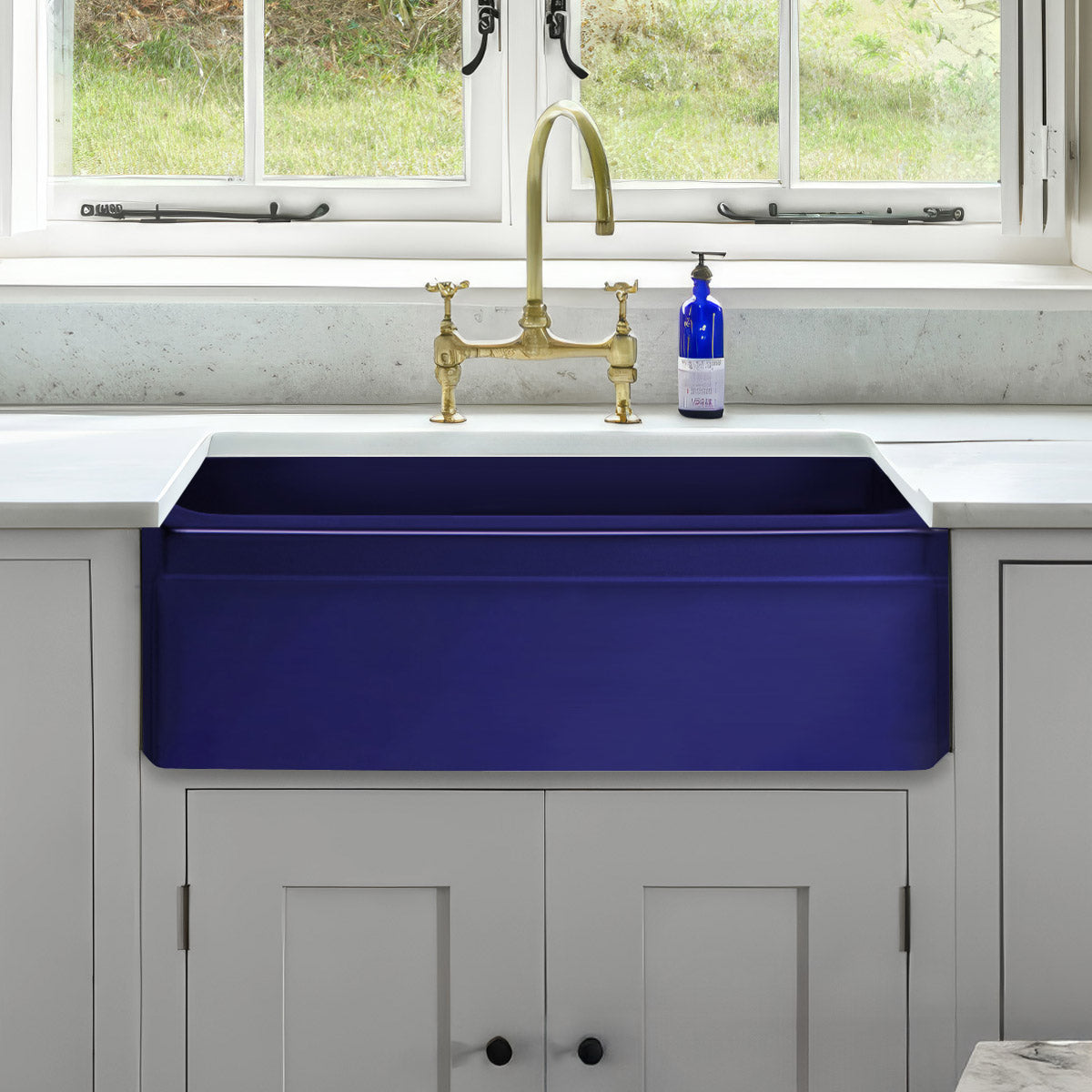 Farmhaus Fireclay Quatro Alcove Reversible Sink with a Fluted Front Apron and Decorative 2 1/2" Lip on One Side and 2" Lip on the Opposite Side