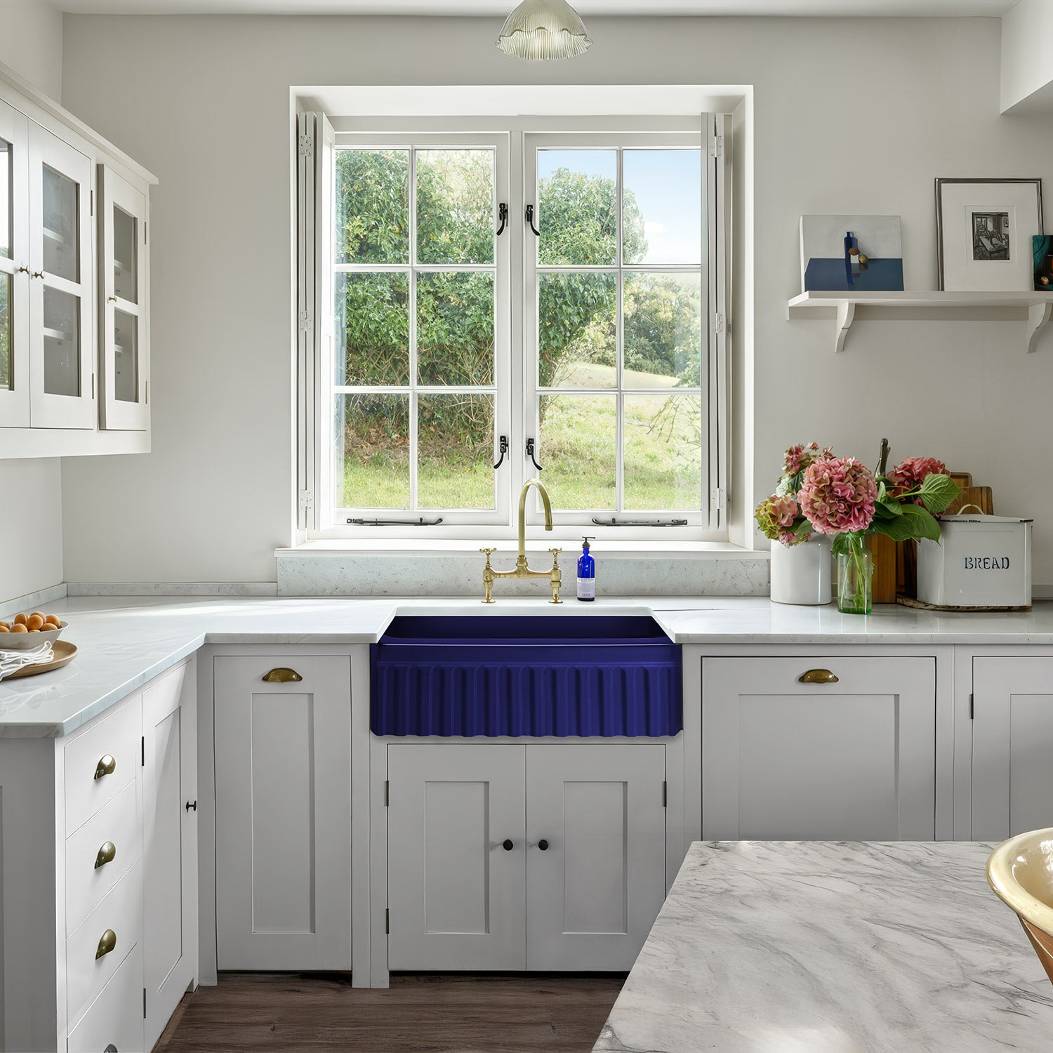 Farmhaus Fireclay Quatro Alcove Reversible Sink with a Fluted Front Apron and Decorative 2 1/2" Lip on One Side and 2" Lip on the Opposite Side