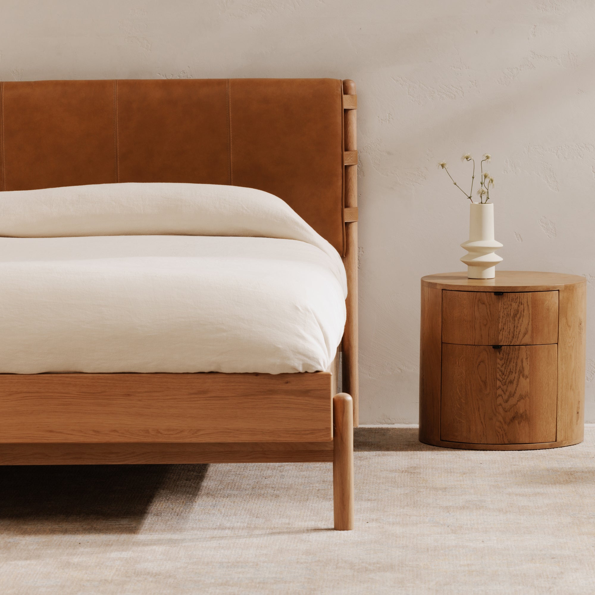 Moes Colby Queen Bed Brown YC-1045-24-0