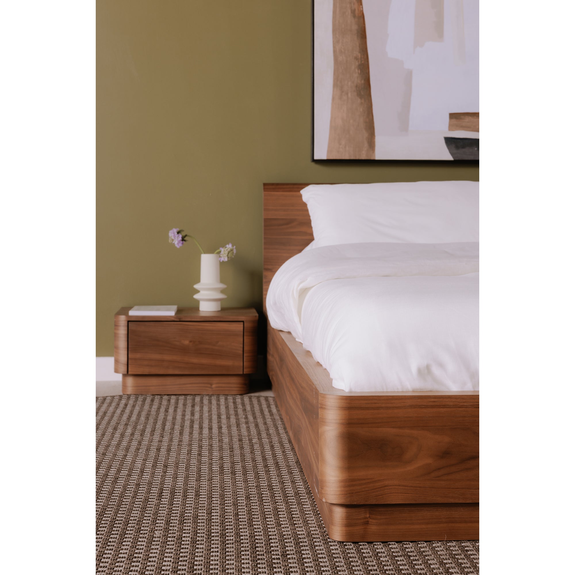 Moes Round Off Queen Bed Walnut Brown YR-1005-03-0