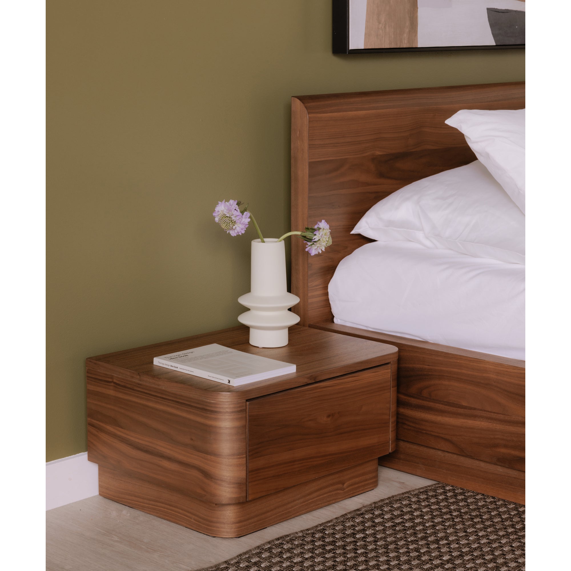 Moes Round Off Queen Bed Walnut Brown YR-1005-03-0